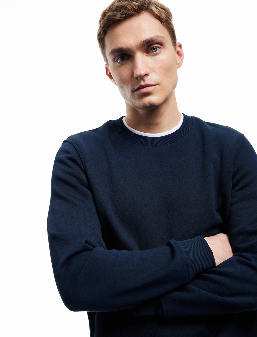   Pamuklu Uzun Kollu Bisiklet Yaka Erkek Basic Sweatshirt