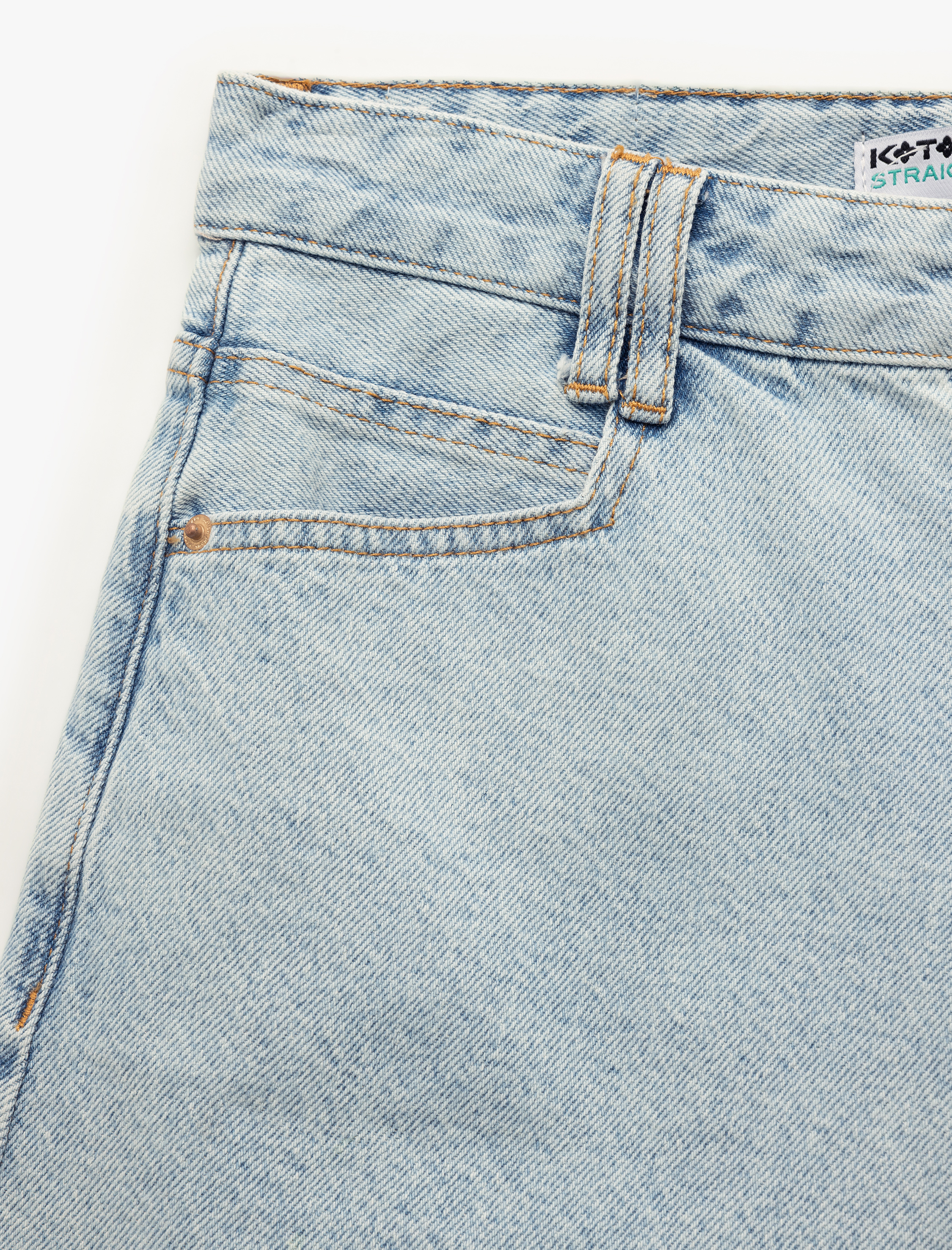   Yüksek Bel Rahat Kalıp Düğmeli Cepli Pis Paça Denim Şort