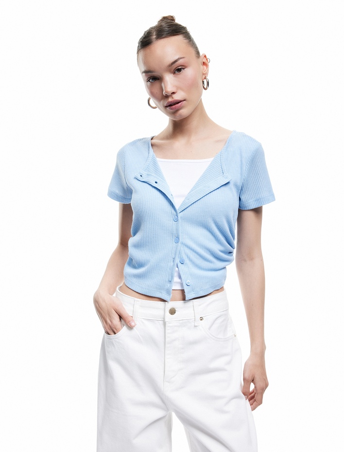  Viskon Karışımlı Düğmeli Slim Fit Kısa Kollu Bisiklet Yaka Triko Hırka