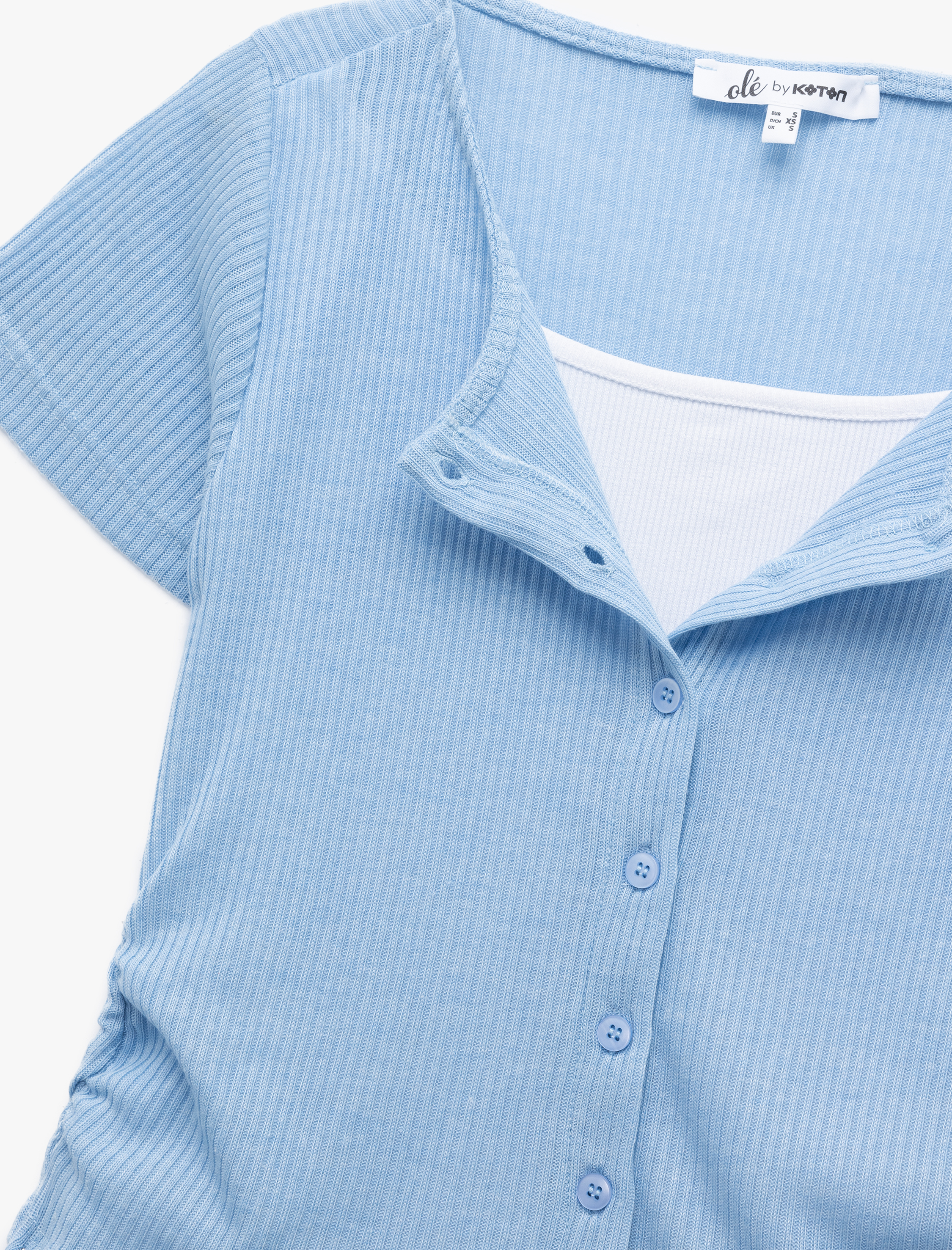   Viskon Karışımlı Düğmeli Slim Fit Kısa Kollu Bisiklet Yaka Triko Hırka