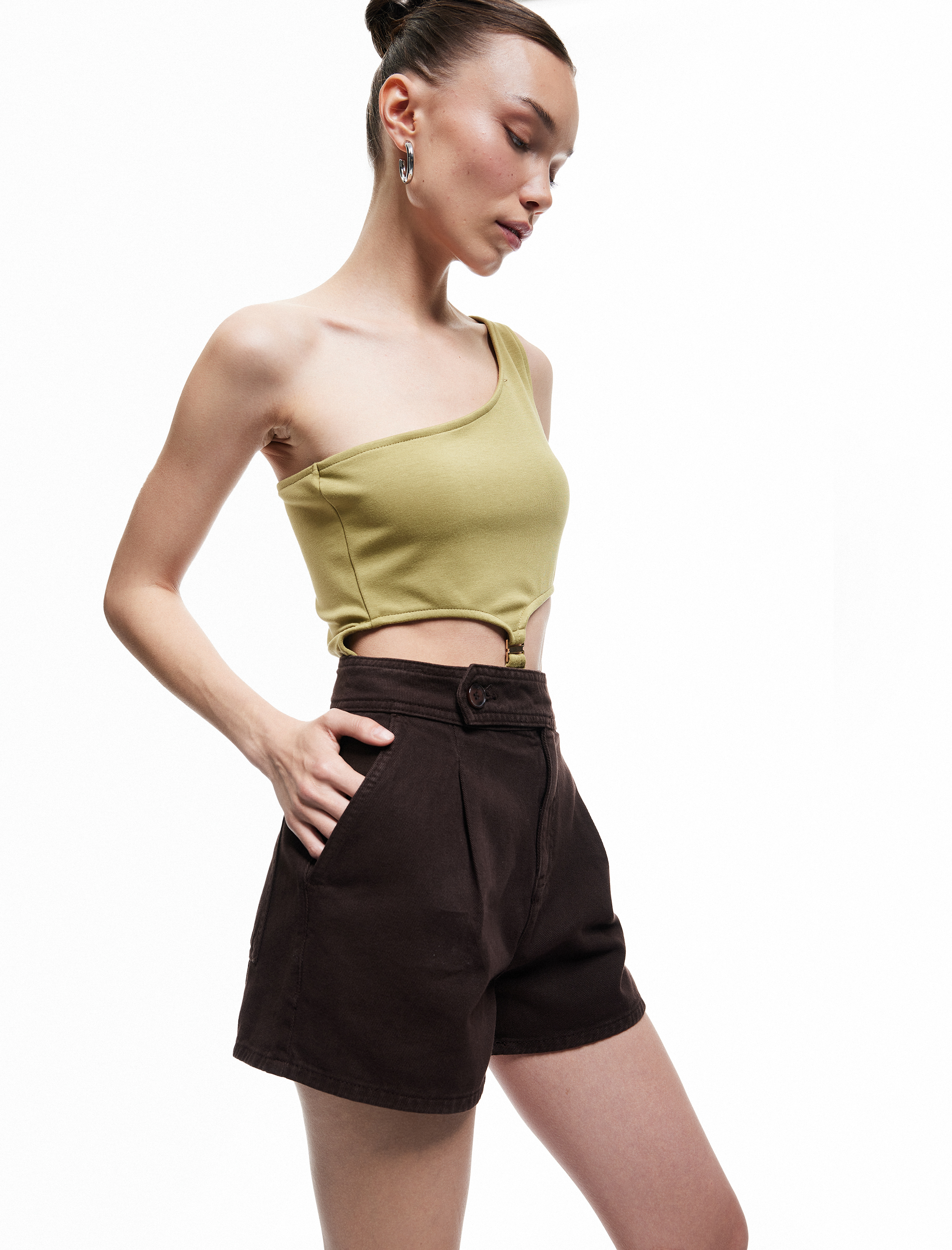   Yüksek Bel Kemer Detaylı Pamuklu Cepli Mini Şort