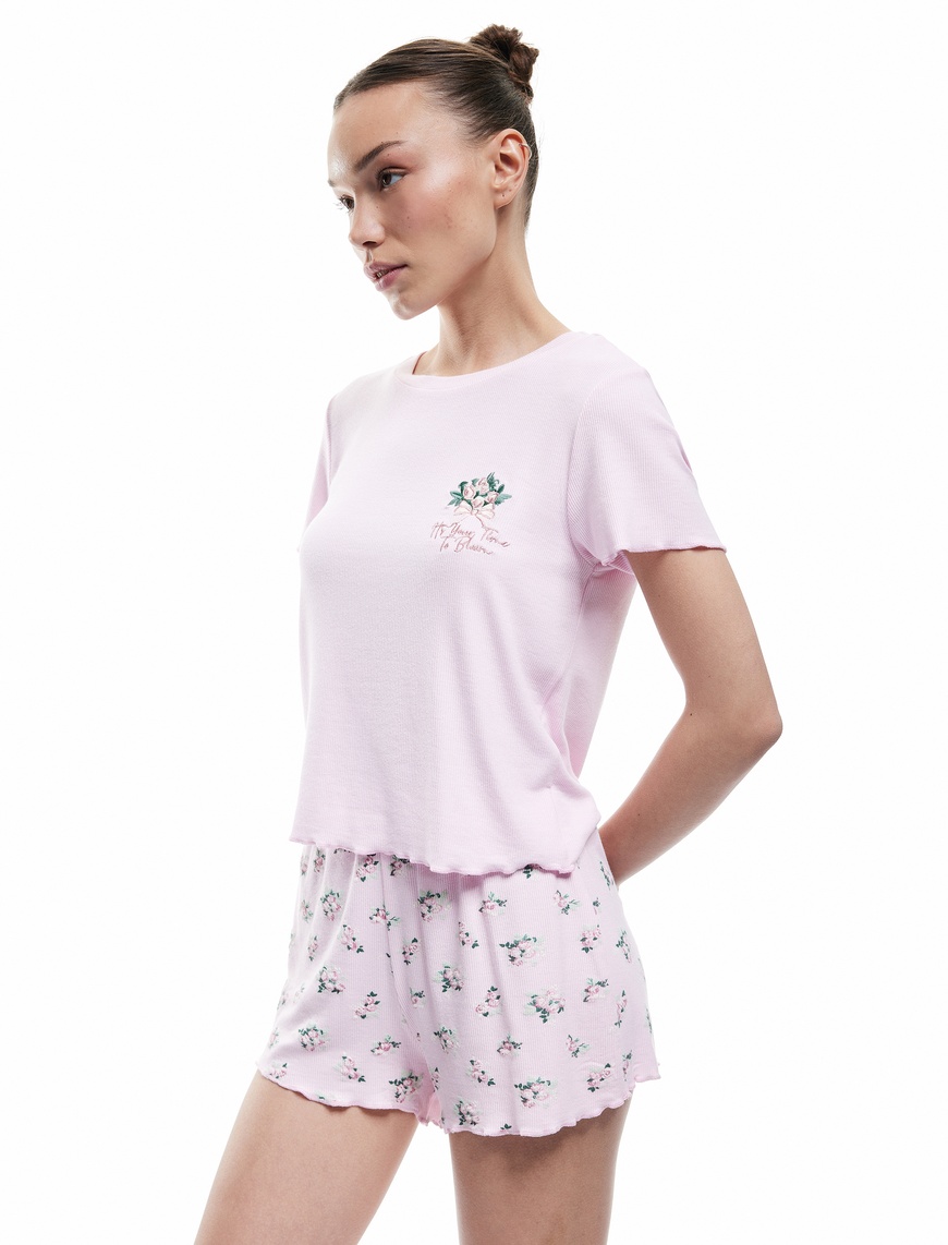   Viskon Kumaş Bisiklet Yaka Kısa Kollu Çiçekli Şortlu Pijama Takımı