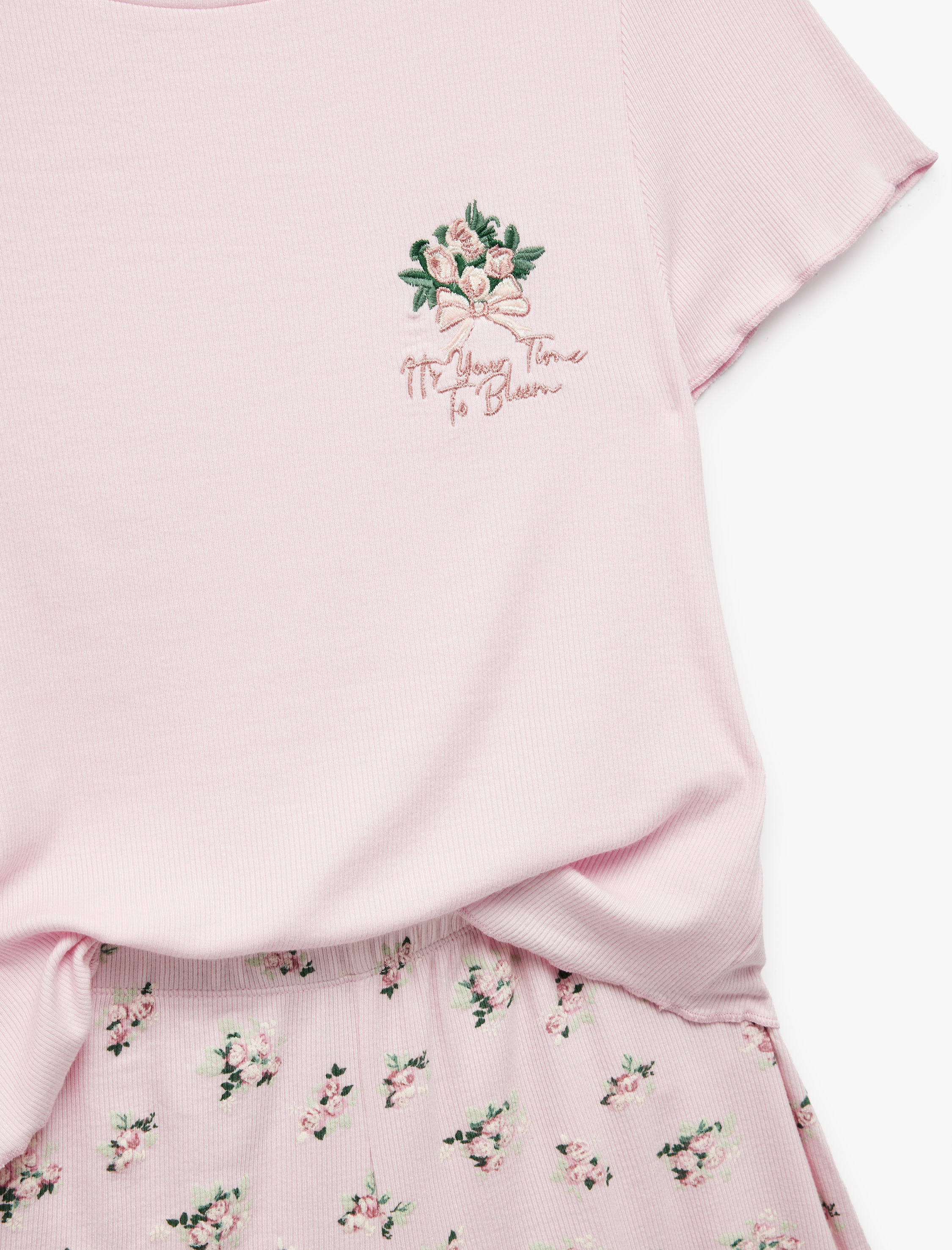   Viskon Kumaş Bisiklet Yaka Kısa Kollu Çiçekli Şortlu Pijama Takımı