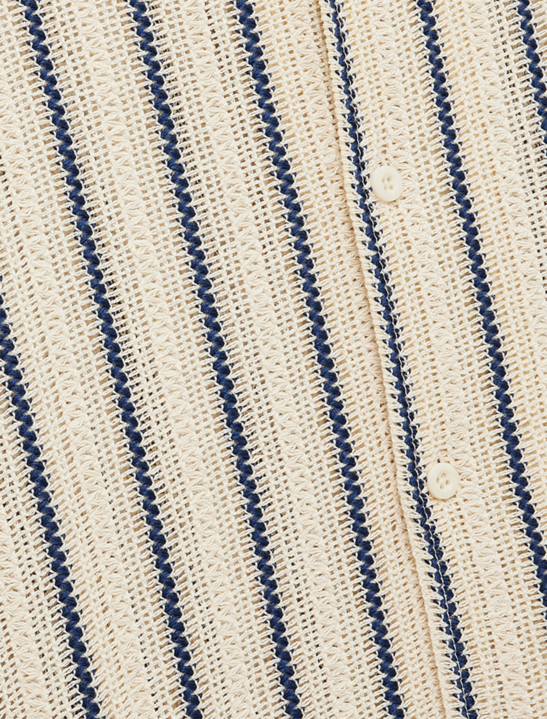   Pamuklu Regular Fit Apaş Yaka Düğmeli Kısa Kollu Ajurlu Çizgili Gömlek