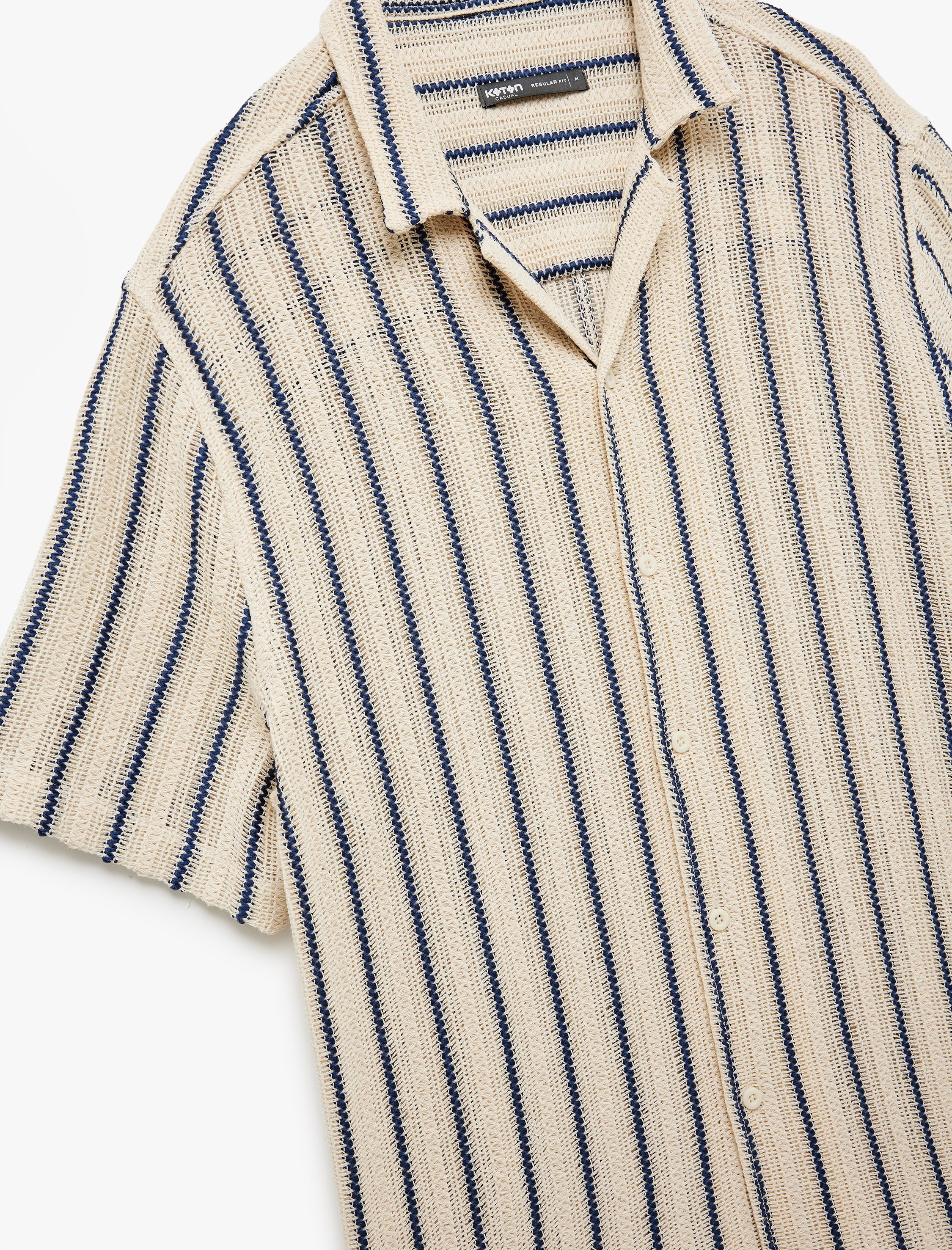   Pamuklu Regular Fit Apaş Yaka Düğmeli Kısa Kollu Ajurlu Çizgili Gömlek