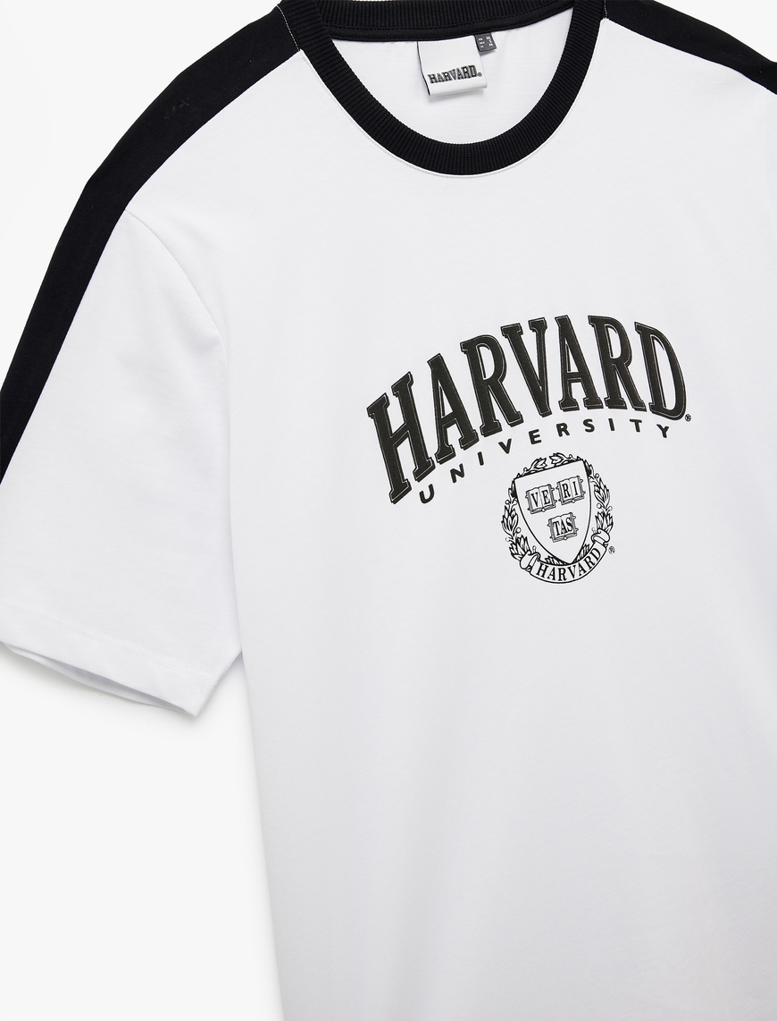   Kısa Kollu Pamuklu Regular Fit Şerit Detaylı Bisiklet Yaka Baskılı Lisanslı Harvard Tişört