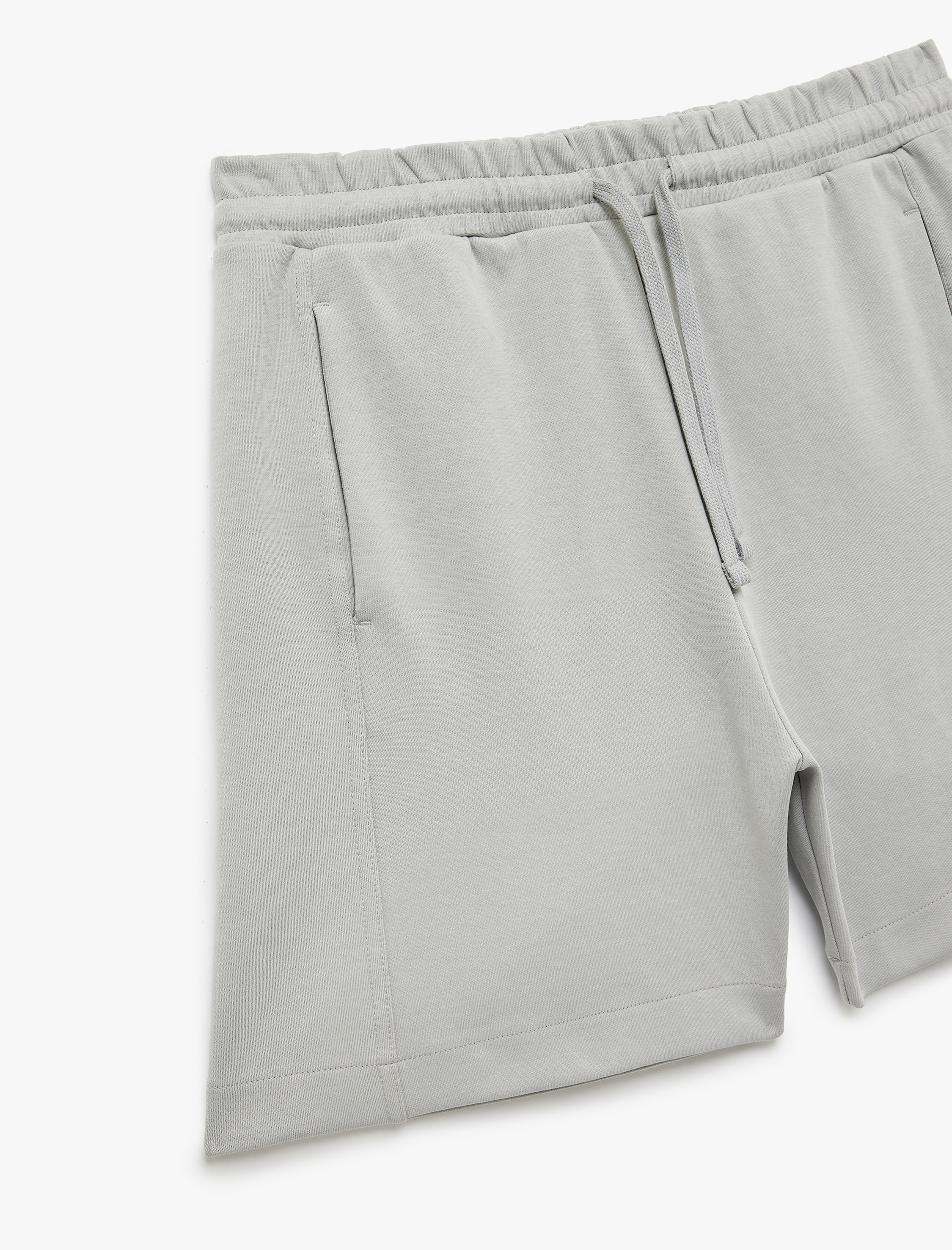   Dikiş Detaylı Cepli Pamuklu Beli Bağcıklı Kısa Şort