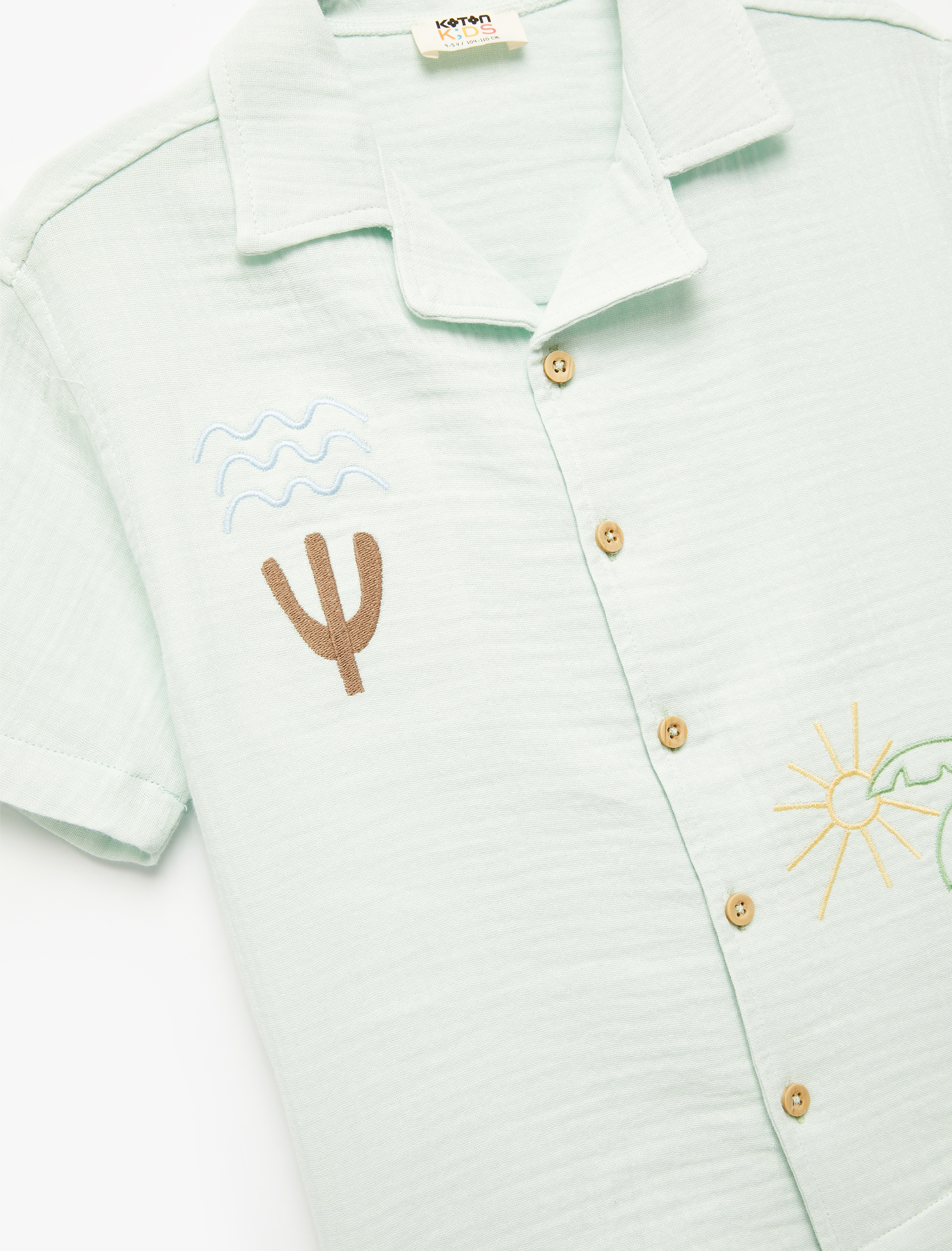  Erkek Çocuk Pamuklu Kısa Kollu Devrik Yaka Nakış Detaylı Gömlek