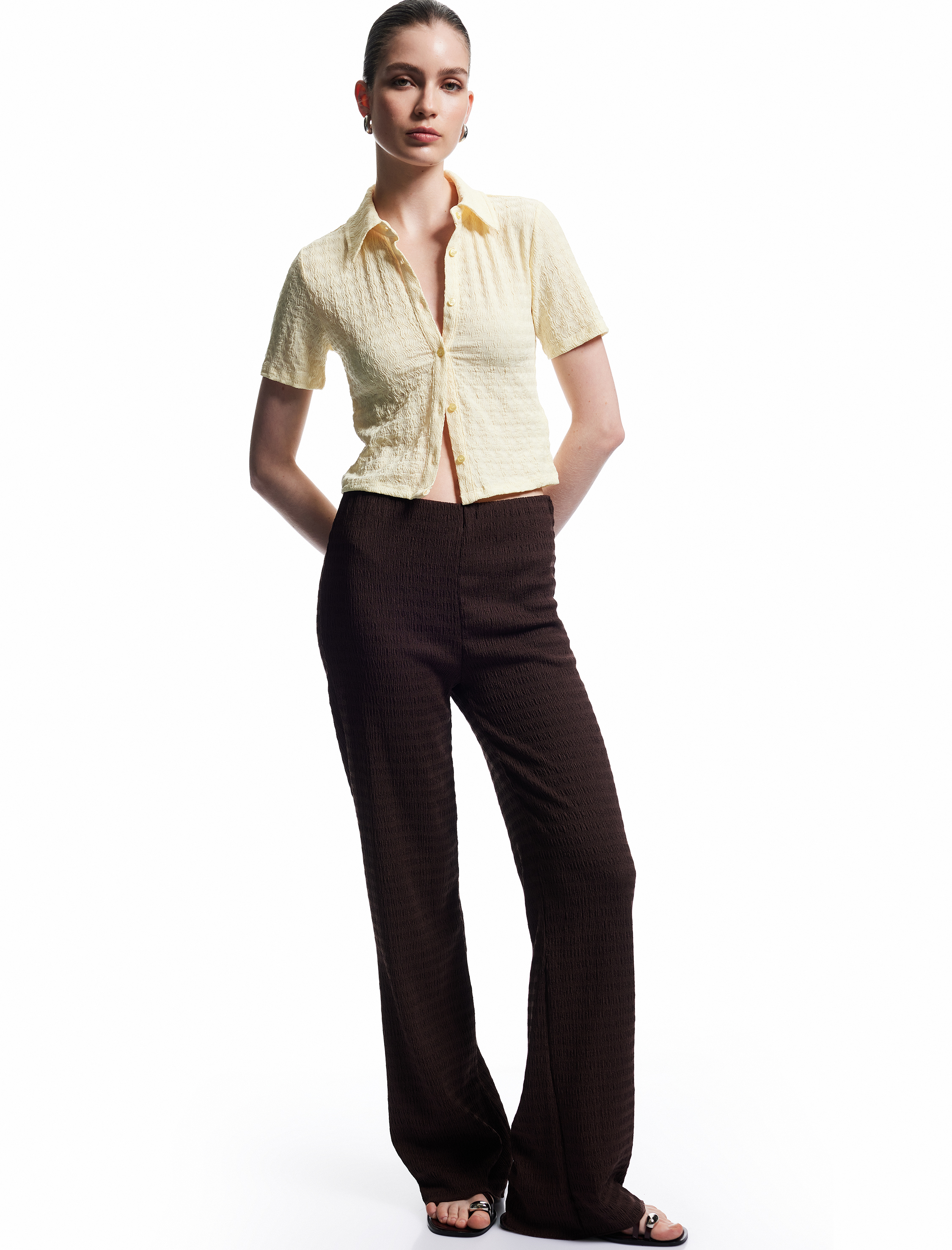   Bürümcük Kumaş Düğmeli Slim Fit Kısa Kollu Gömlek