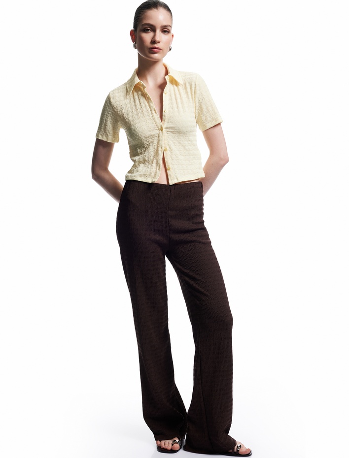  Bürümcük Kumaş Düğmeli Slim Fit Kısa Kollu Gömlek