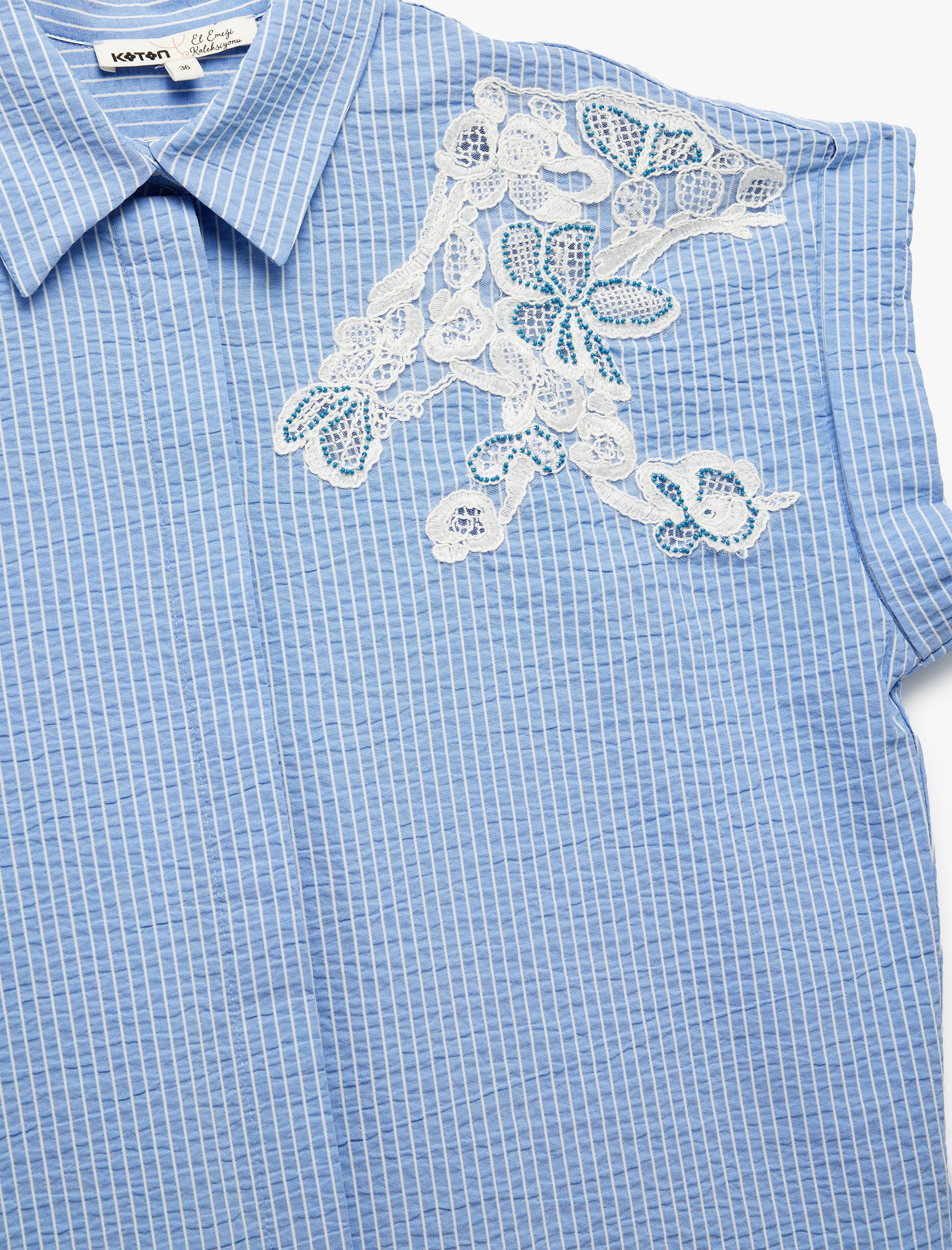   Klasik Yaka Çiçekli Nakış Detaylı Kolsuz Gömlek