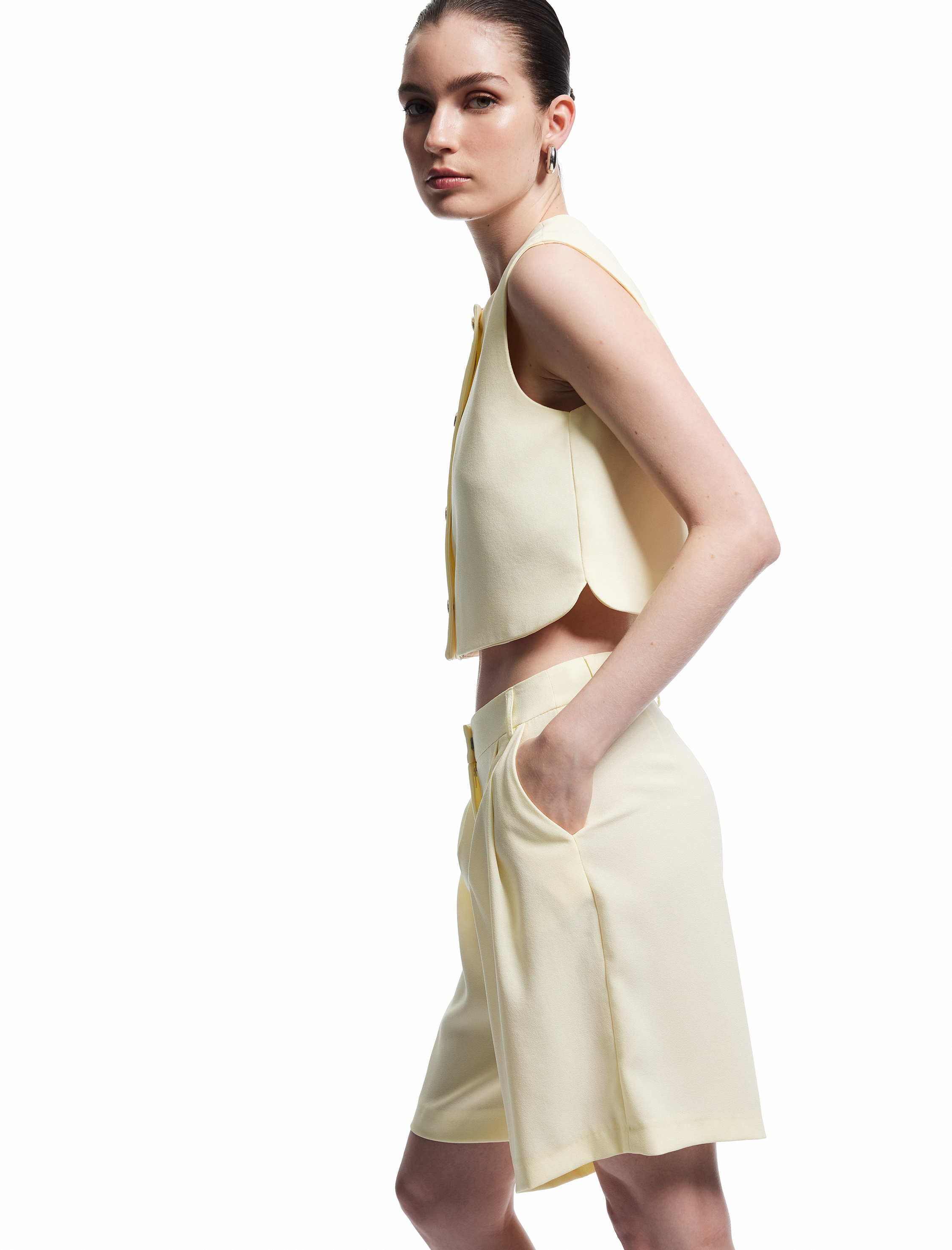   Pile Detaylı Yüksek Bel Cepli Şort