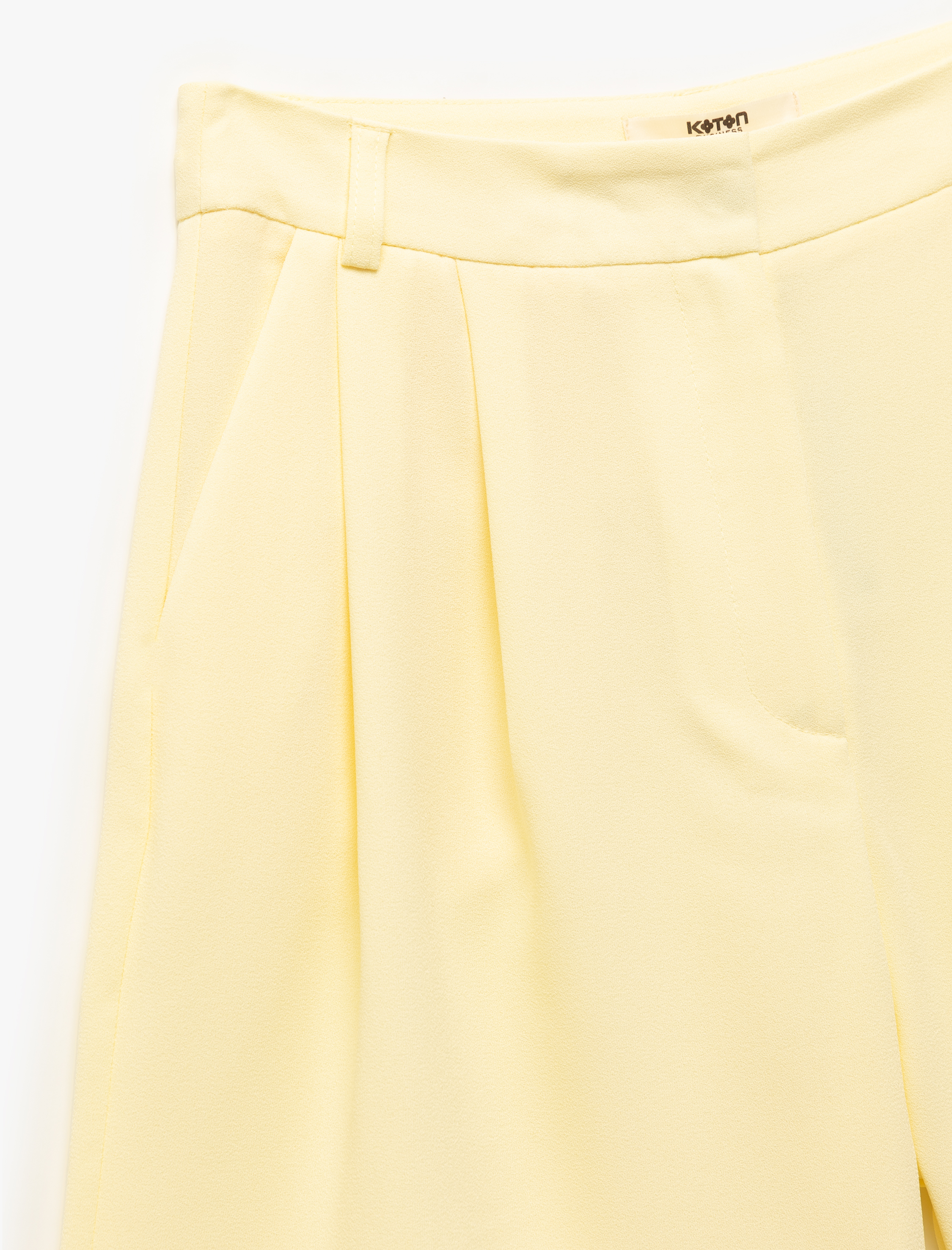   Pile Detaylı Yüksek Bel Cepli Şort