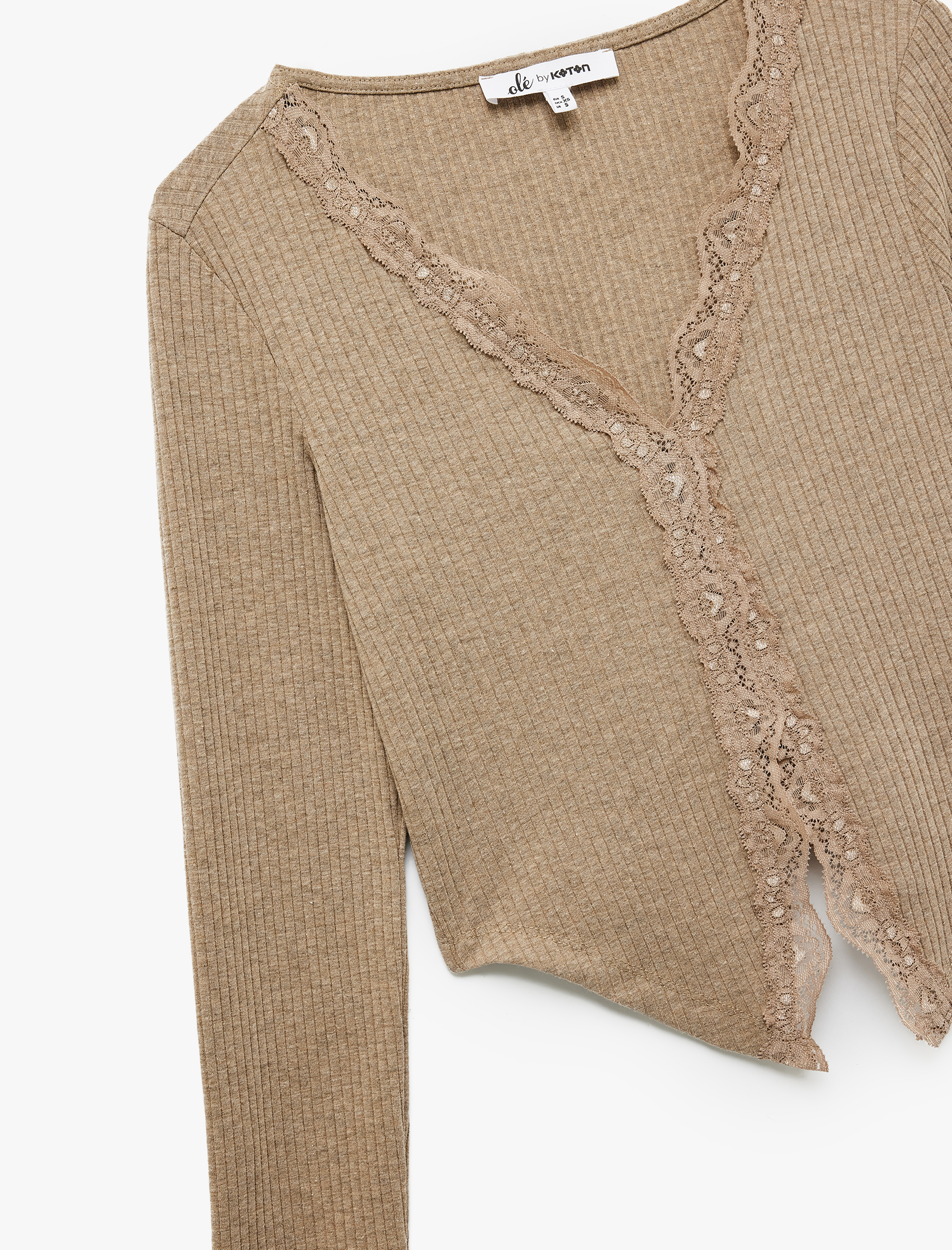   Kaşkorse Dantel Detaylı V Yaka Uzun Kollu Düğmeli Asimetrik Crop Tişört