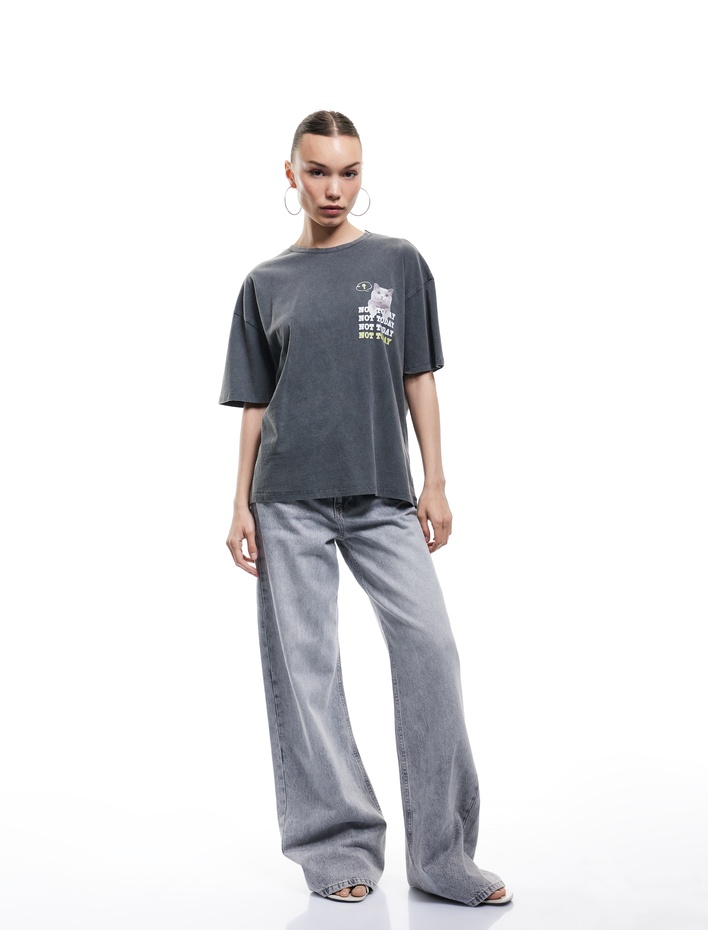  Kısa Kollu Bisiklet Yaka Pamuklu Yıkamalı Arkası Kedi Baskılı Oversize Tişört