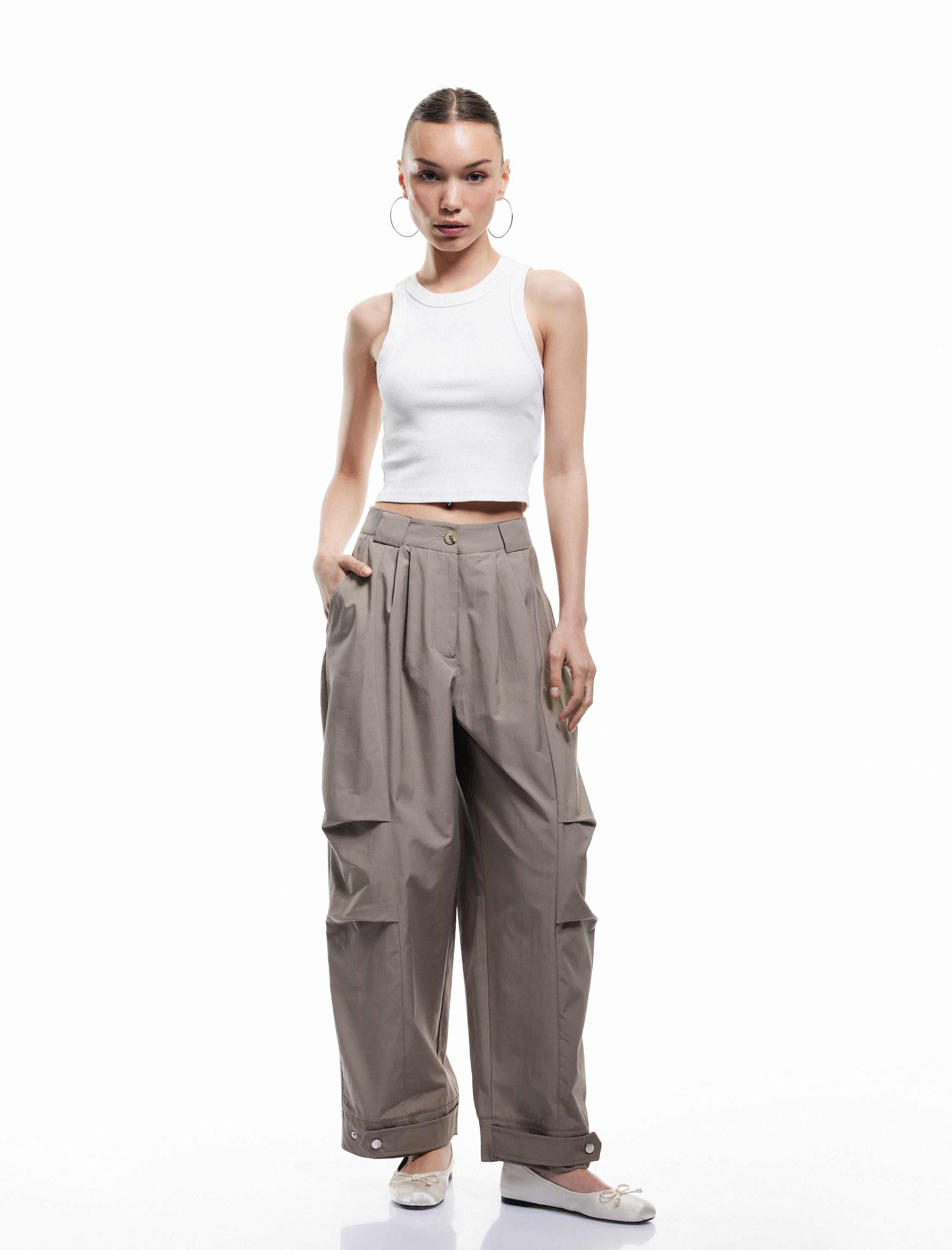   Normal Bel Rahat Kalıp Çıtçıt Düğme Detaylı Cepli Paraşüt Pantolon