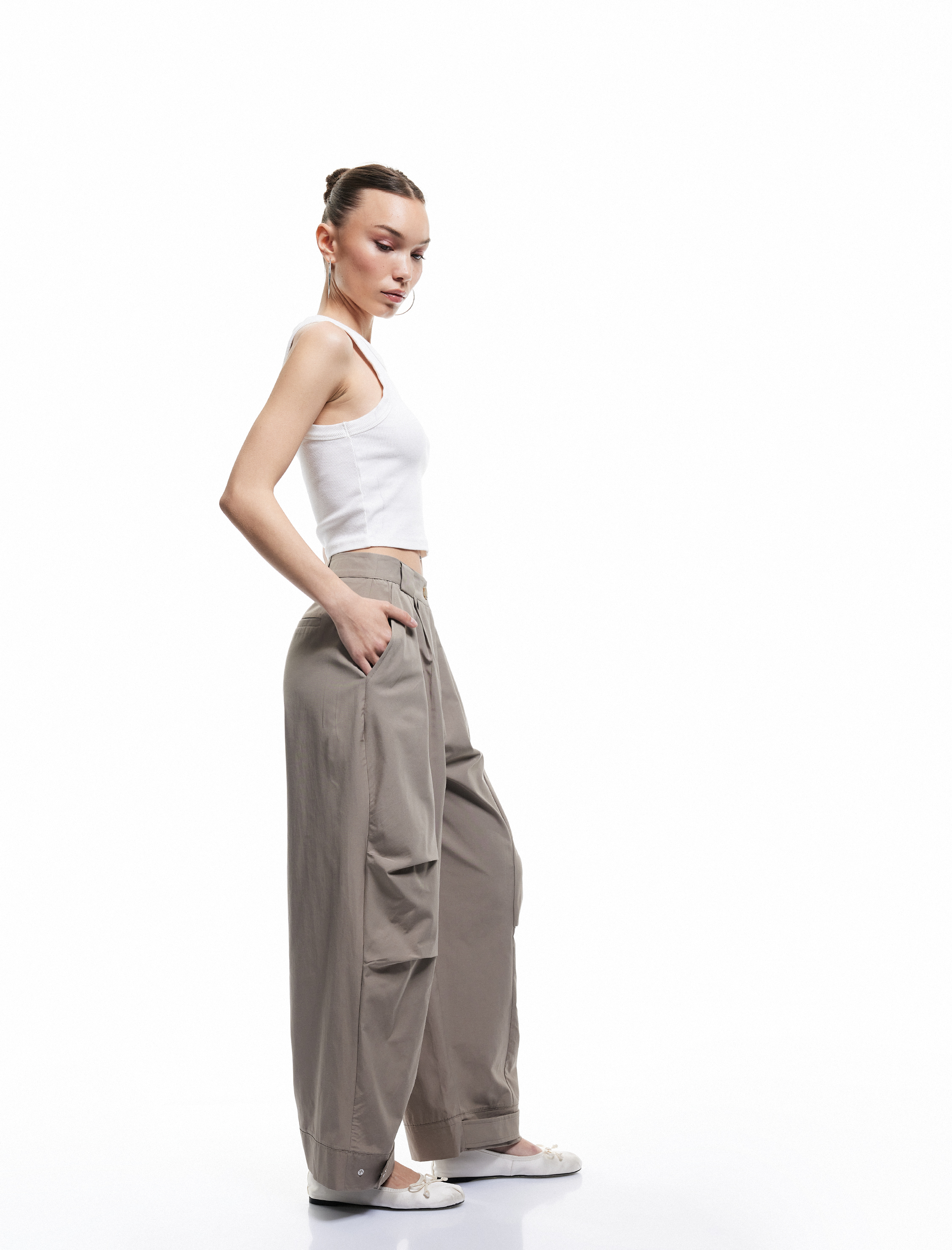   Normal Bel Rahat Kalıp Çıtçıt Düğme Detaylı Cepli Paraşüt Pantolon