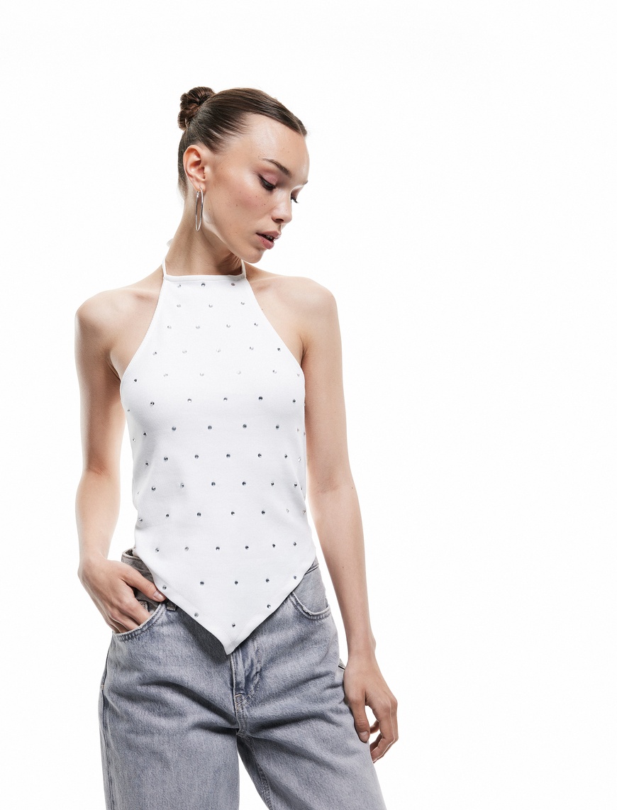   Taş Detaylı Slim Fit Asimetrik Boyundan Bağlamalı Kolsuz Halter Yaka Bluz