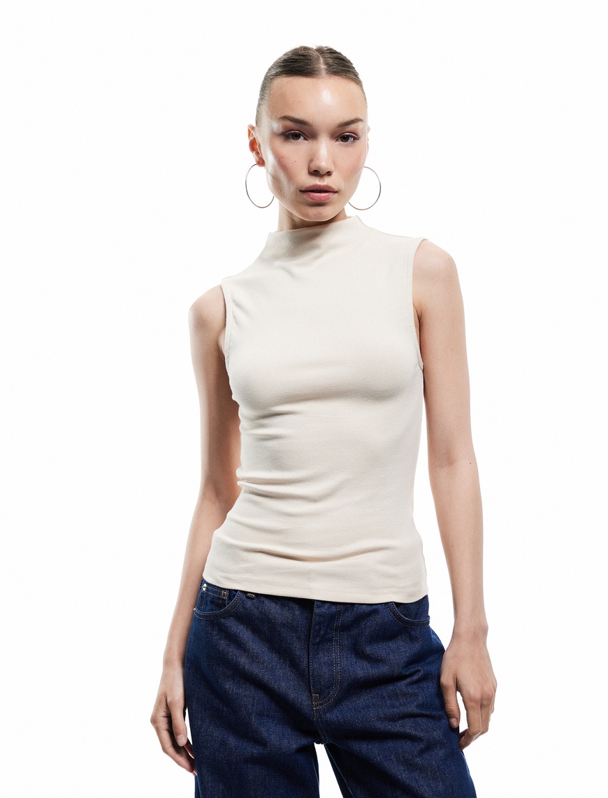   Basic Slim Fit Dik Yaka Modal Kolsuz Bluz