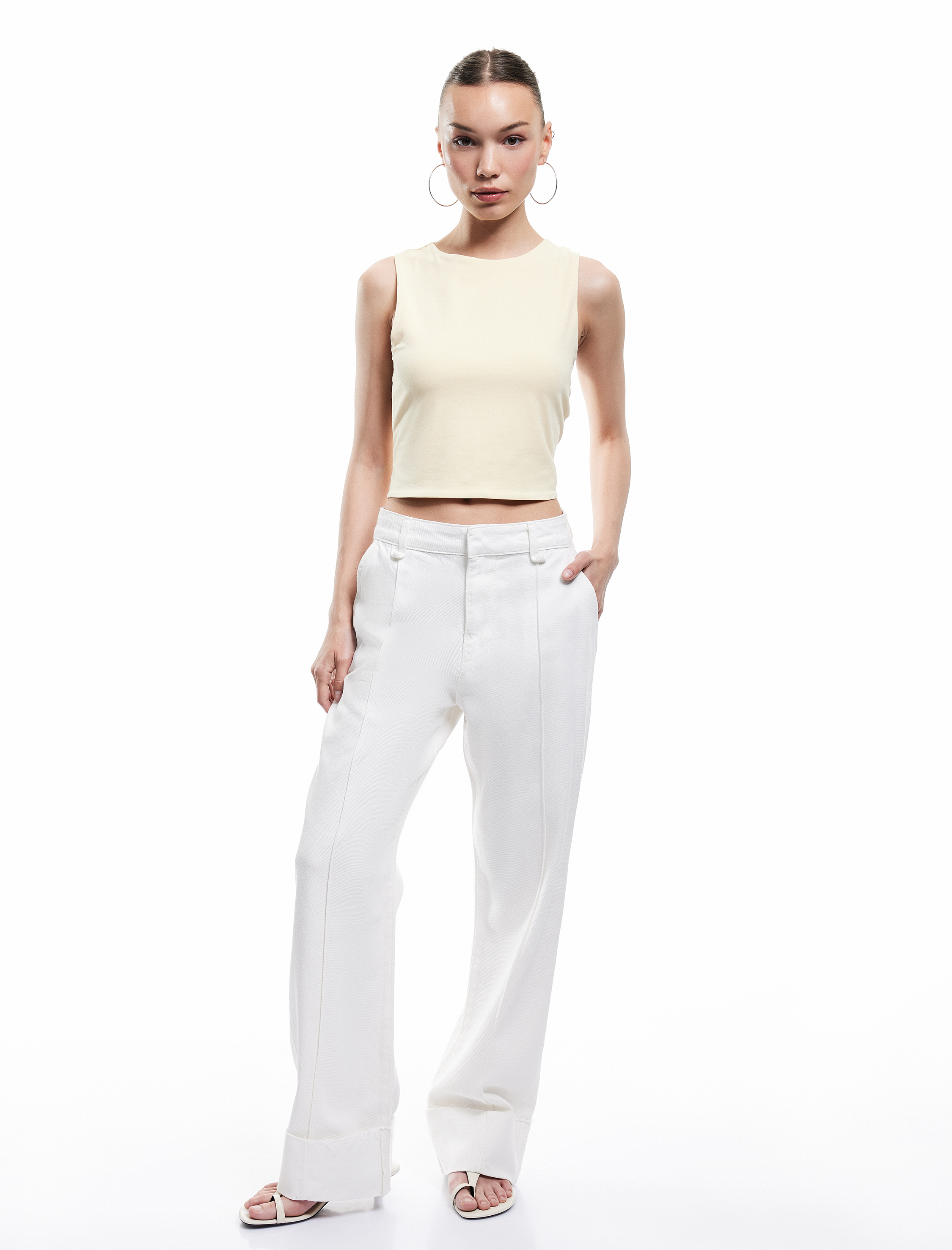   Bisiklet Yaka Kolsuz Dar Kesim Pamuklu Basic Crop Atlet