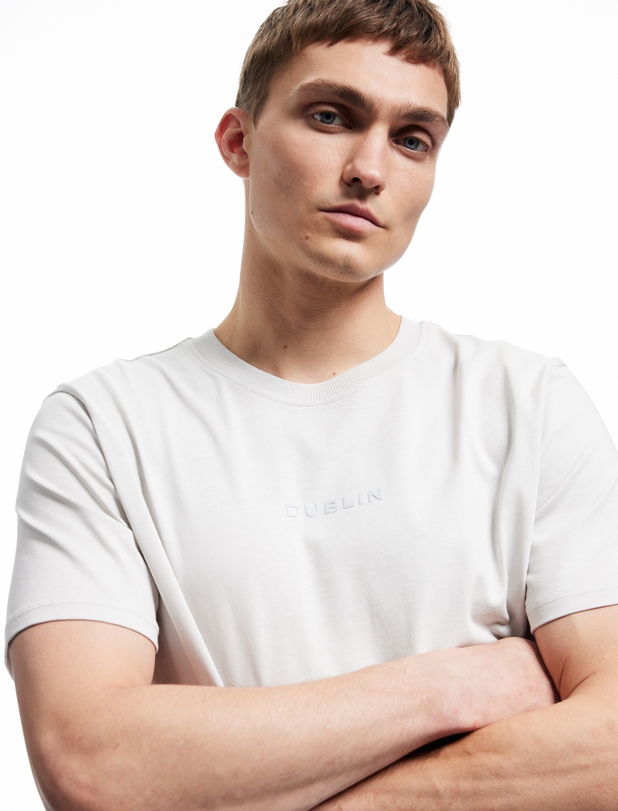   Kısa Kollu Bisiklet Yaka Regular Fit Pamuklu Minimal Baskılı Tişört