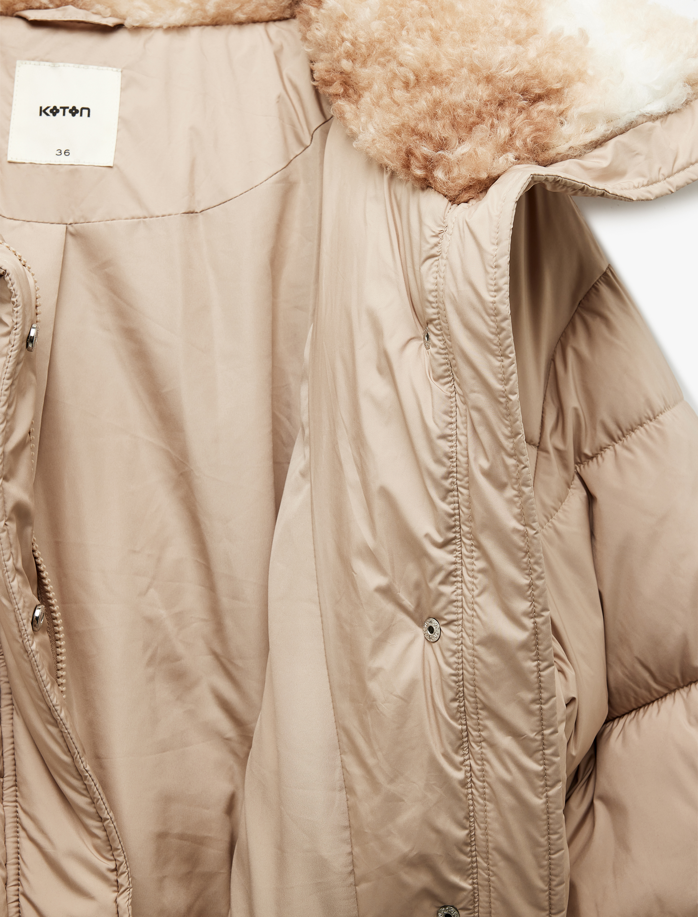   Uzun Kollu Cepli Fermuarlı Su İtici Suni Kürk Yaka Detaylı Kısa Şişme Mont