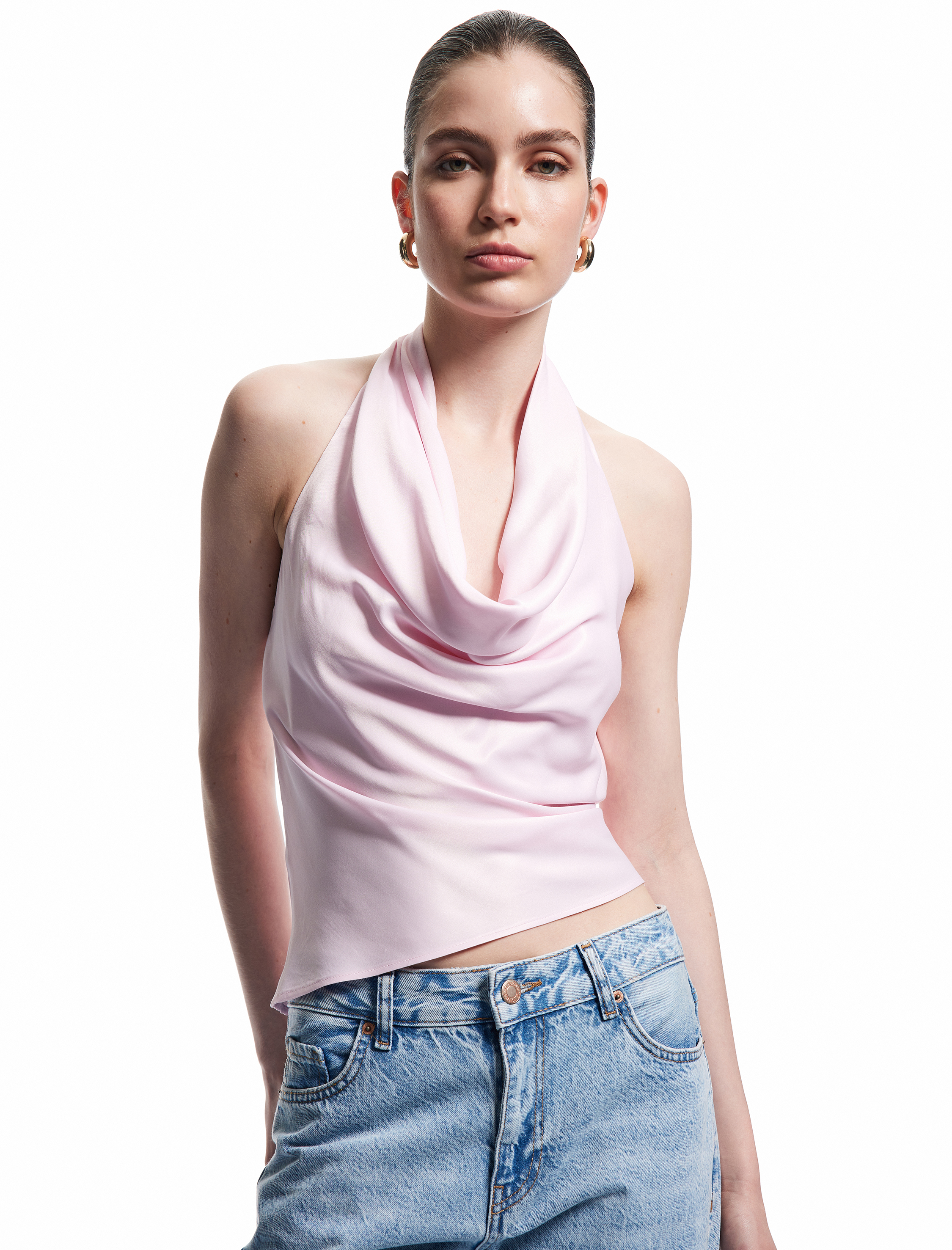 Kolsuz Sırt Dekolteli Degaje Yaka Saten Bluz