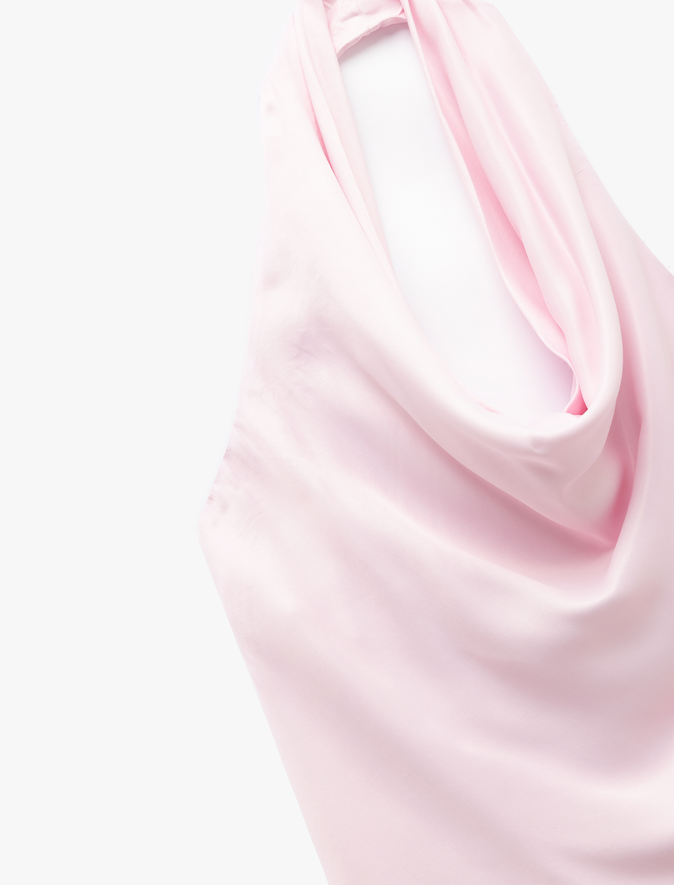 Kolsuz Sırt Dekolteli Degaje Yaka Saten Bluz