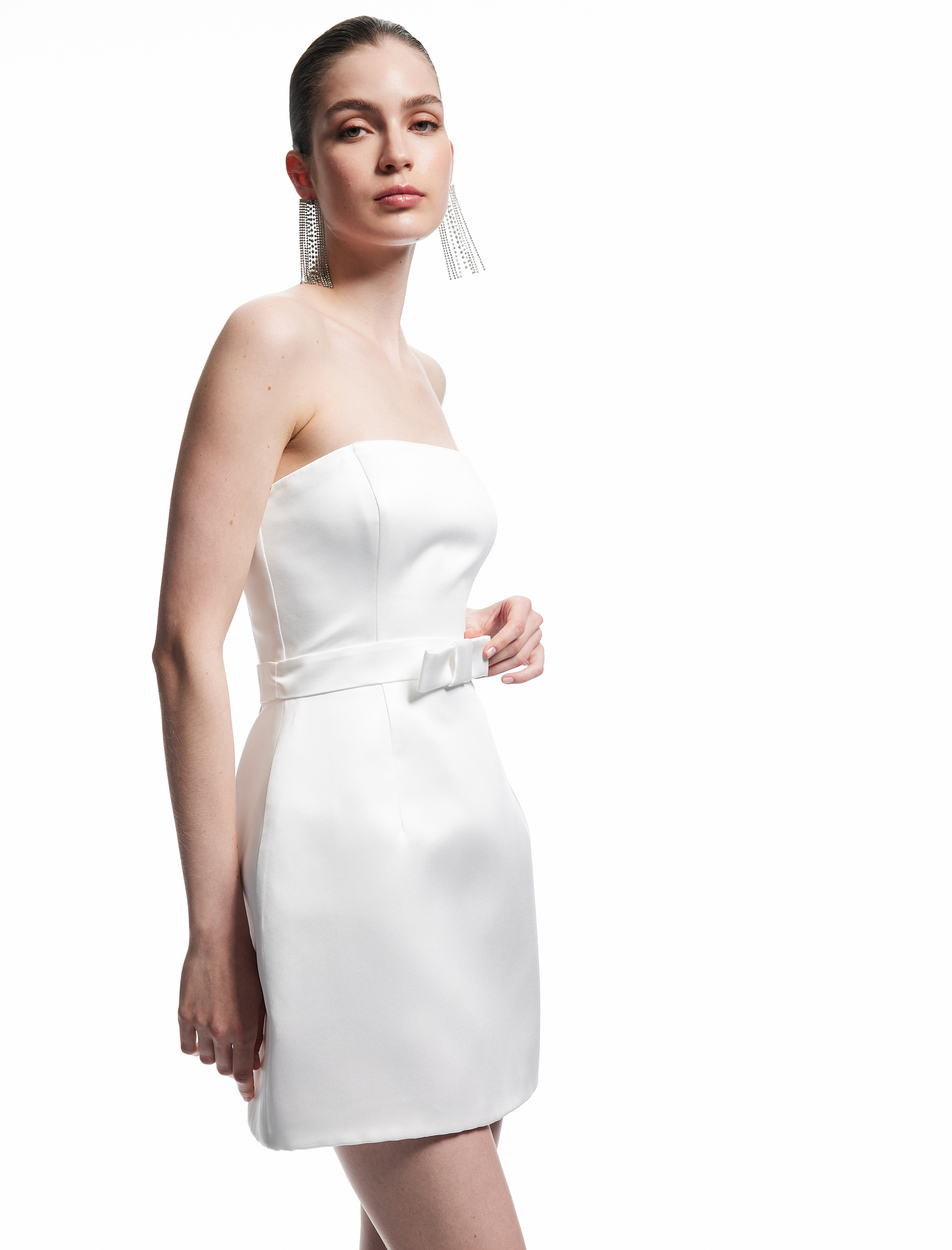   Straplez Yaka Fiyonklu Kolsuz Dar Kesim Mini Saten Abiye Elbise