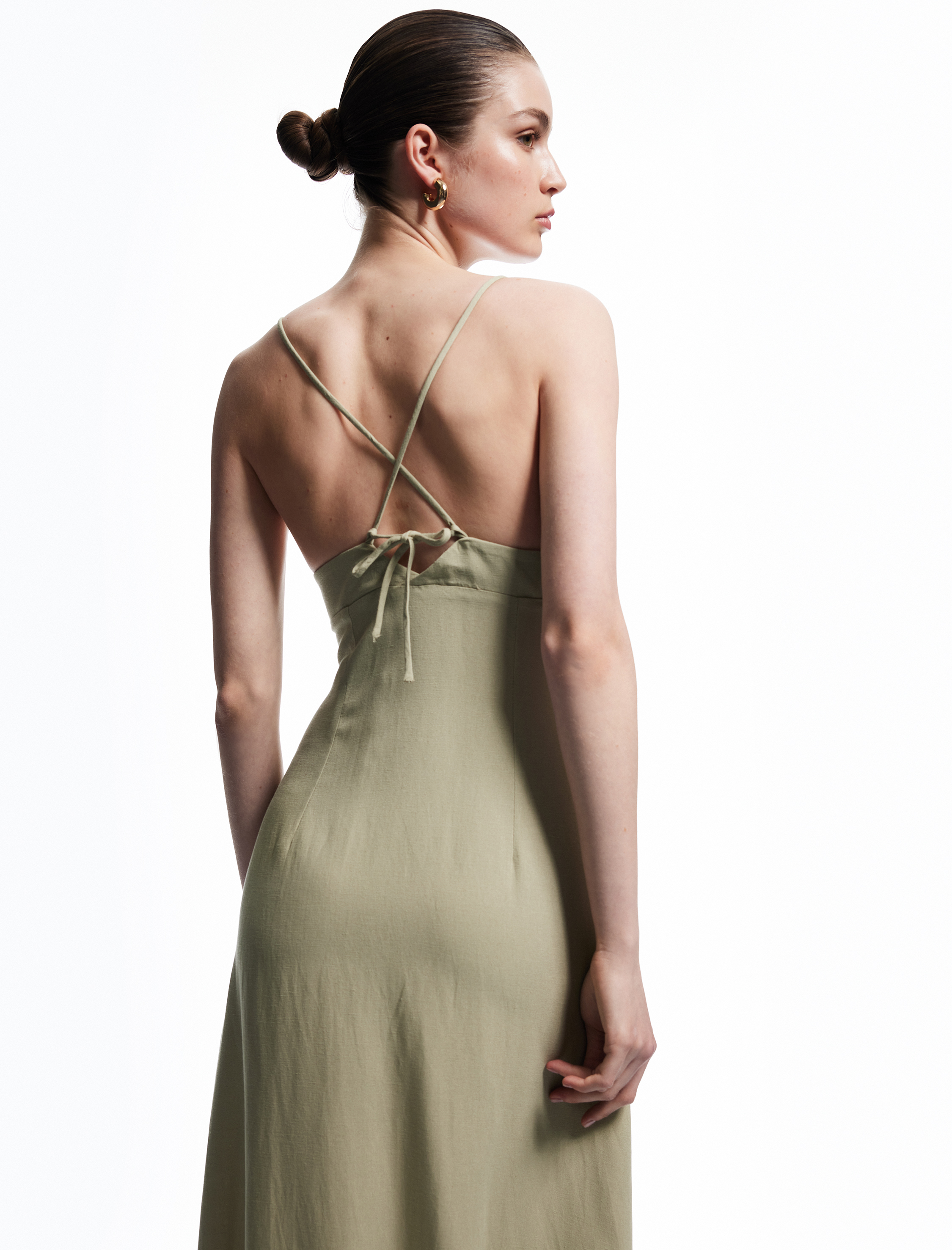 Viskon Keten Karışımlı Çan Kesim Kalp Yaka İnce Askılı Uzun Elbise