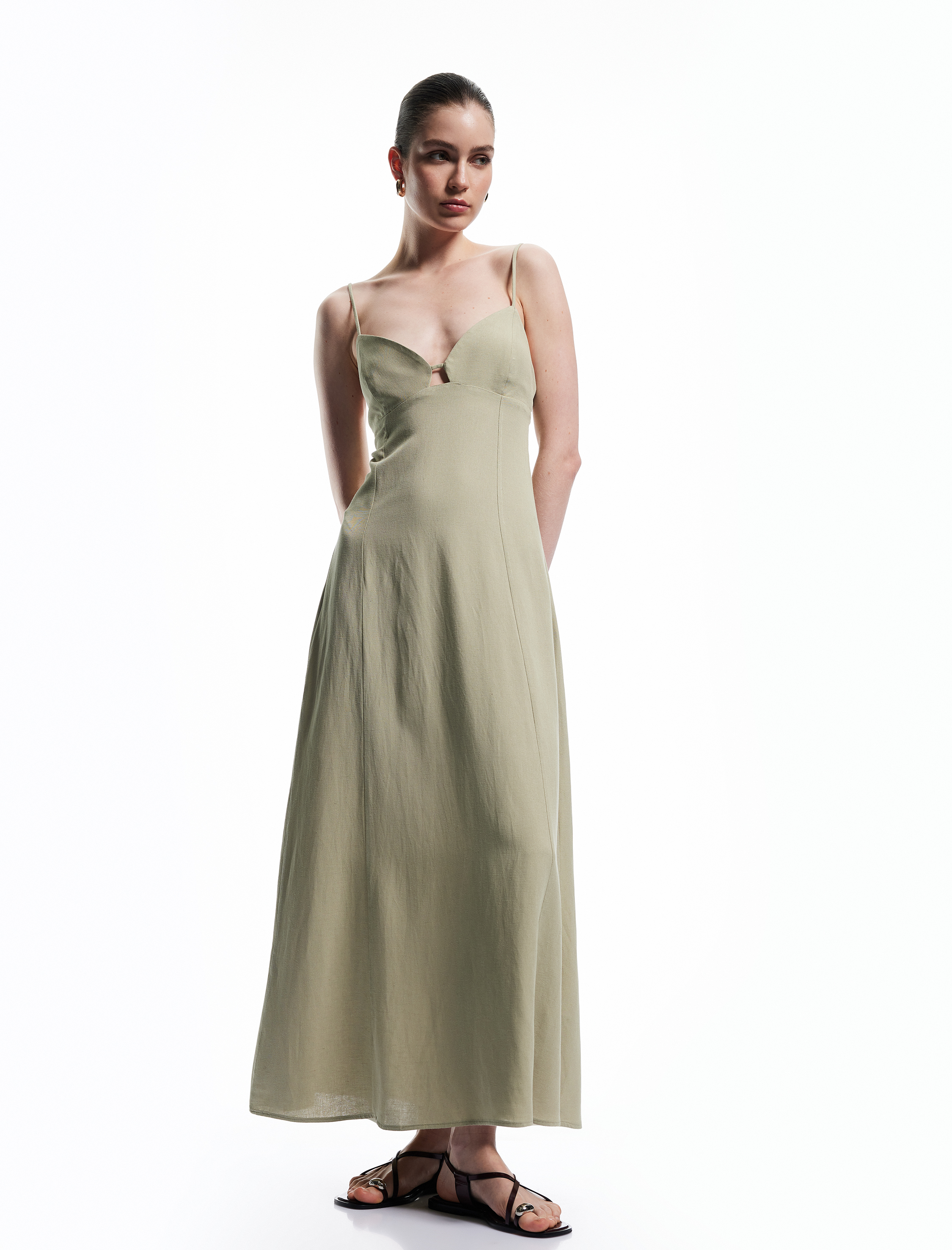 Viskon Keten Karışımlı Çan Kesim Kalp Yaka İnce Askılı Uzun Elbise