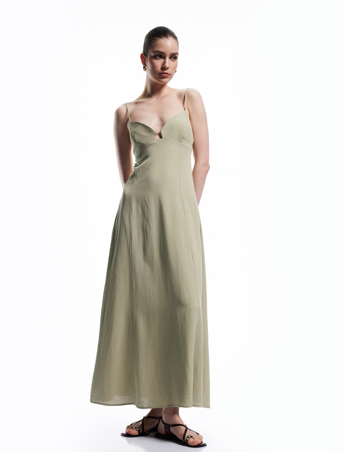  Viskon Keten Karışımlı Çan Kesim Kalp Yaka İnce Askılı Uzun Elbise