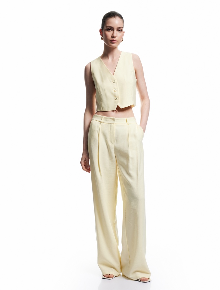  Koton X Sibil Çetinkaya -  Pamuk Astarlı V Yaka Kolsuz Viskon Kısa Yelek