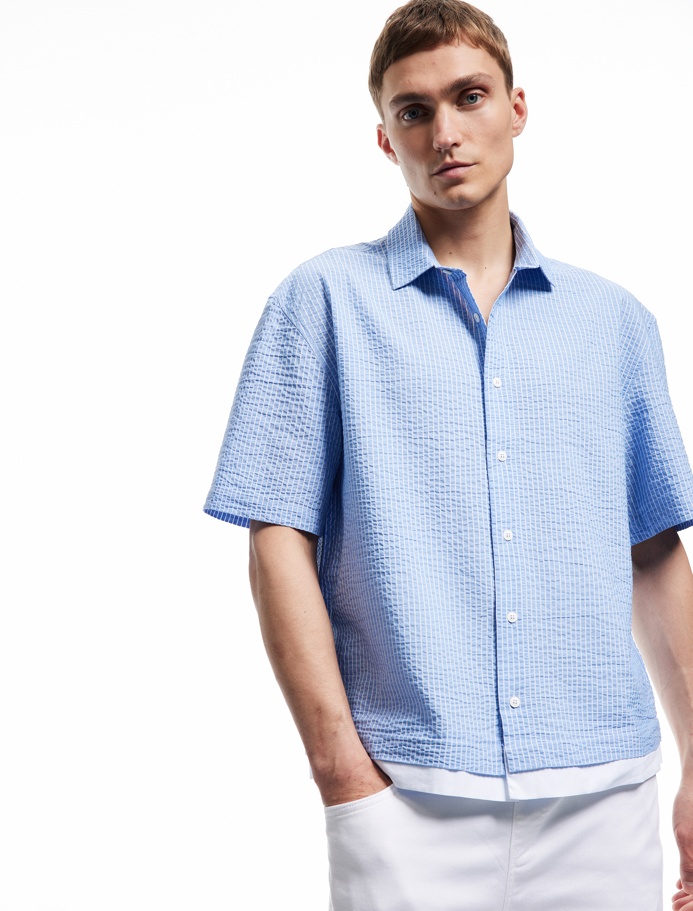   Kısa Kollu Regular Fit Klasik Yaka Kumaş Detaylı Çizgili Gömlek