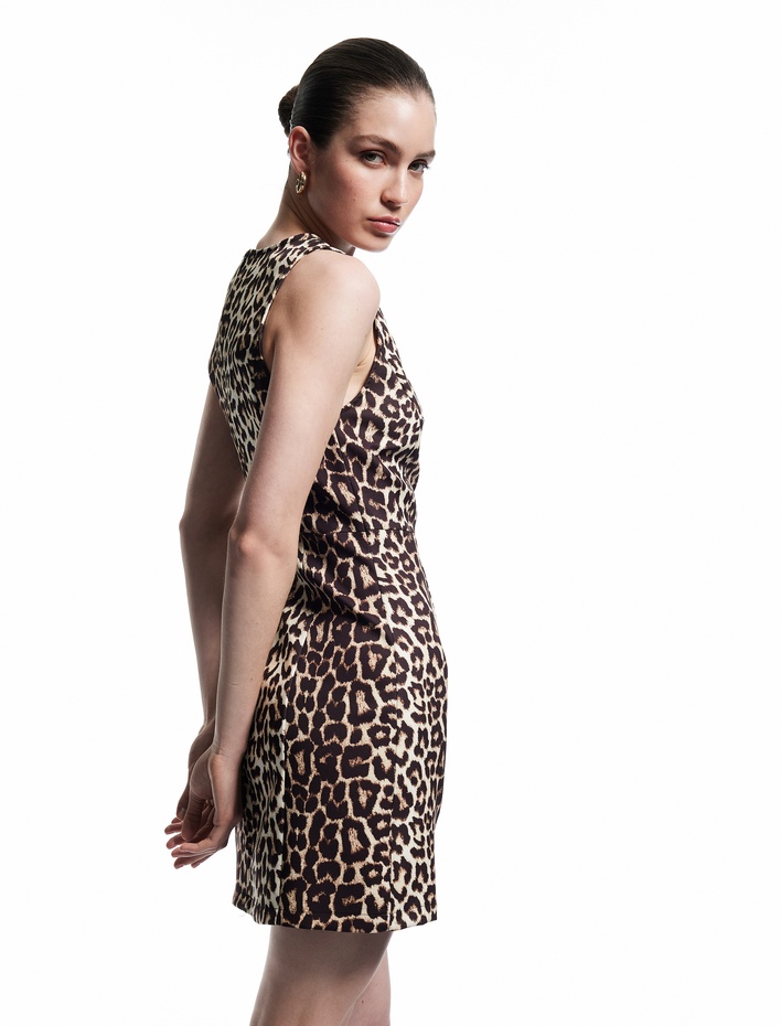  Kolsuz Slim Fit A Kesim Bisiklet Yaka Leopar Desenli Mini Elbise