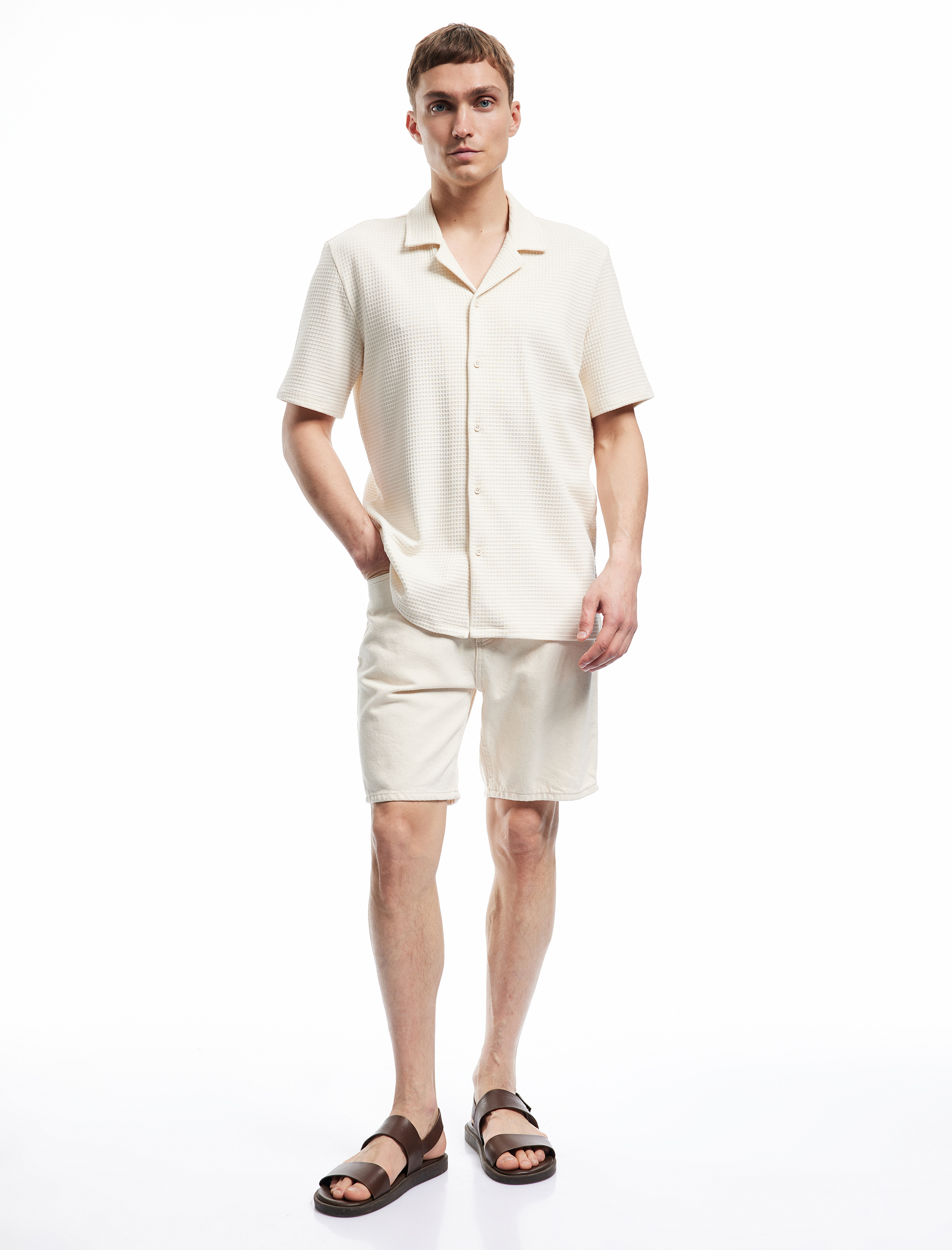   Devrik Yaka Waffle Dokulu Regular Fit Pamuklu Kısa Kollu Gömlek