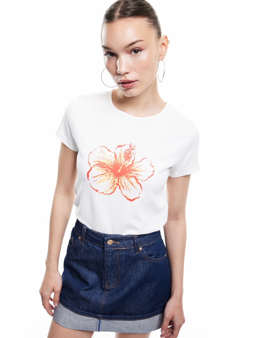   Kısa Kollu Bisiklet Yaka Slim Fit Pamuklu Çiçek Baskılı Tişört