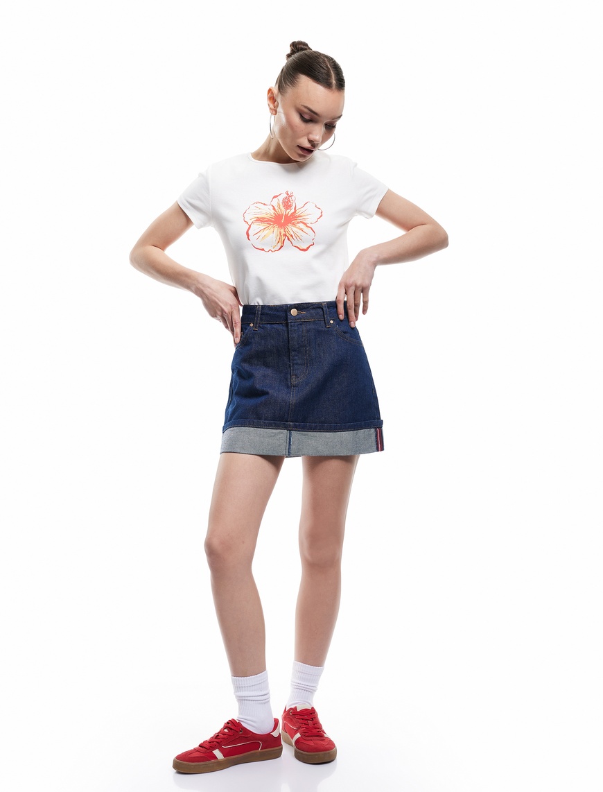   Kısa Kollu Bisiklet Yaka Slim Fit Pamuklu Çiçek Baskılı Tişört