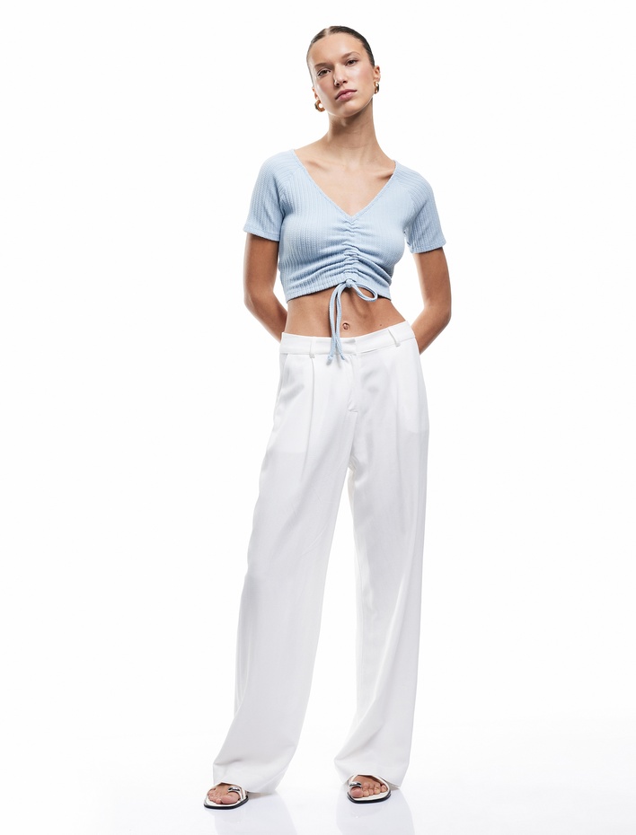  Büzgülü Slim Fit V Yaka Kısa Kollu Crop Tişört