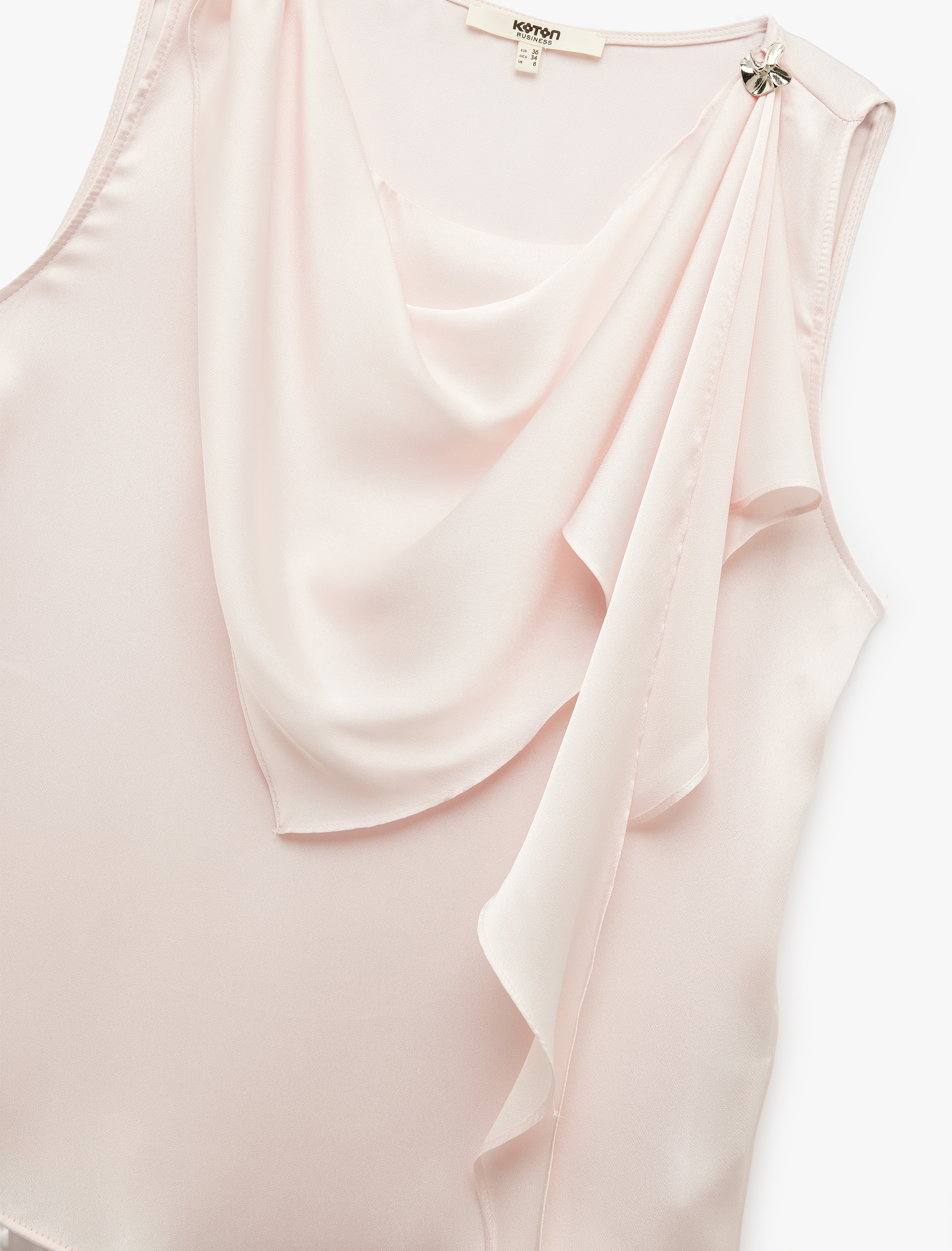   Kolsuz Şal Yaka Aksesuar Detaylı Saten Bluz