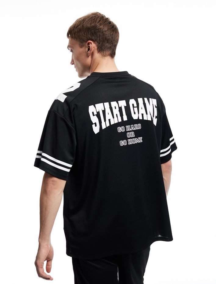  Bisiklet Yaka Yarım Kollu V Yaka Arkası Baskılı Oversize Spor Tişört