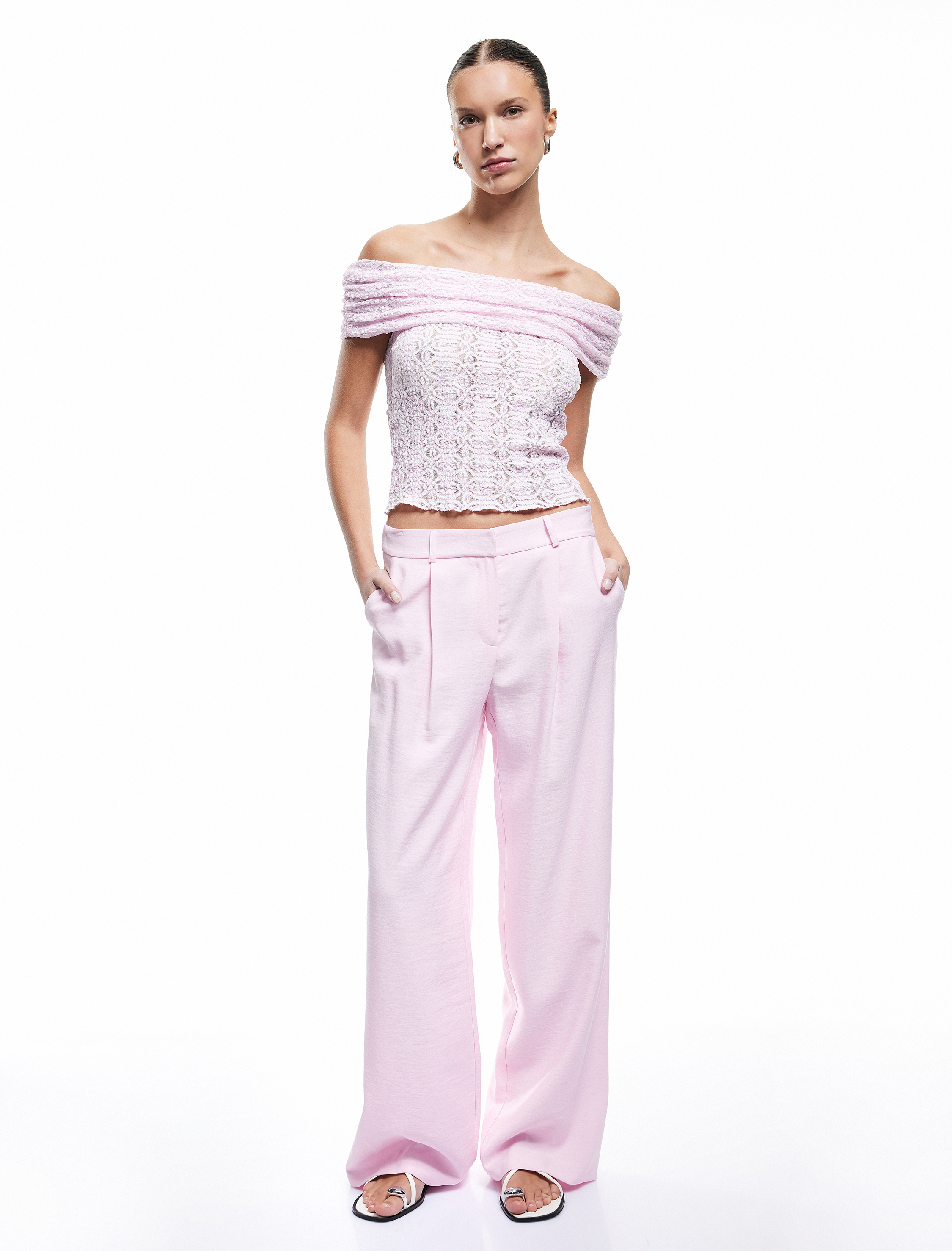   Yarı Transparan Kolsuz Slim Fit Madonna Yaka Dantel Bluz