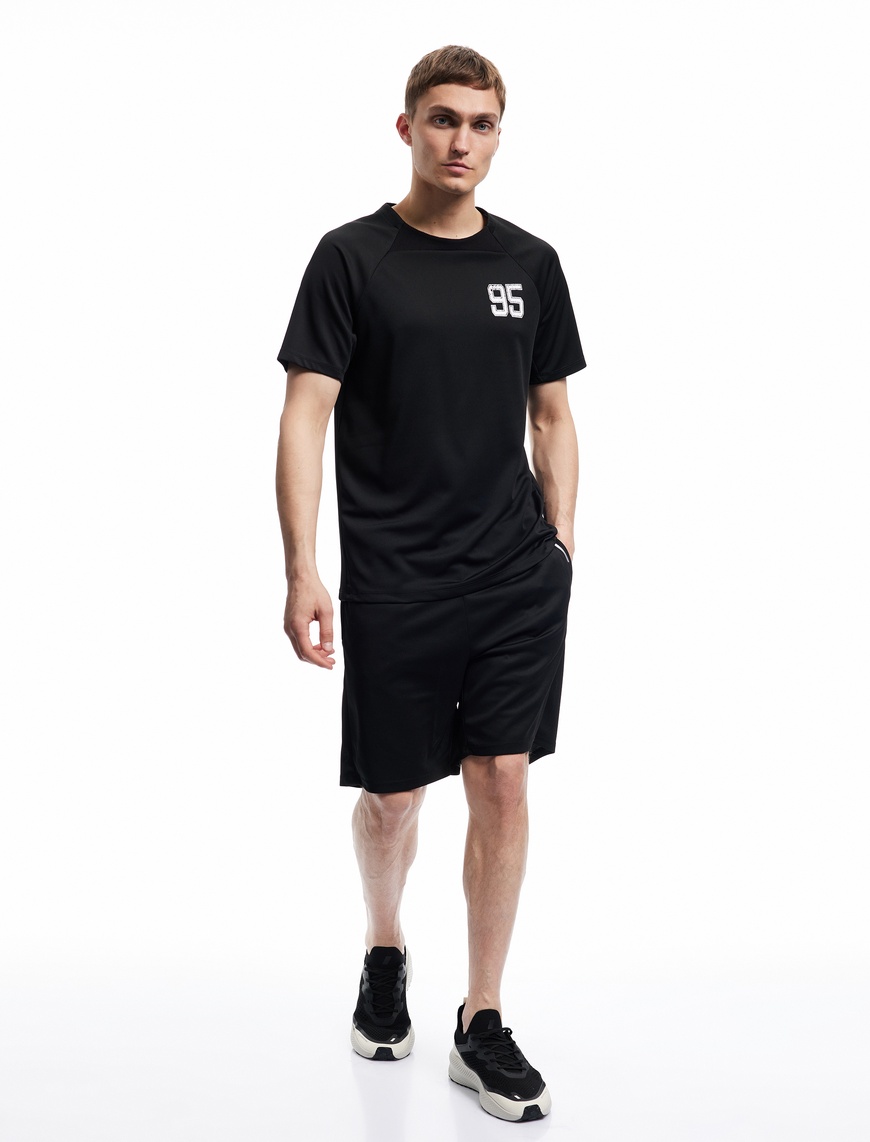   Kısa Kollu U Yaka Regular Fit Dikiş Detaylı Arkası Baskılı Spor Tişört