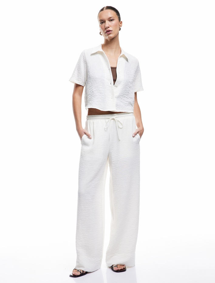  Keten Görünümlü Dokulu Klasik Yaka Kısa Kollu Gömlek