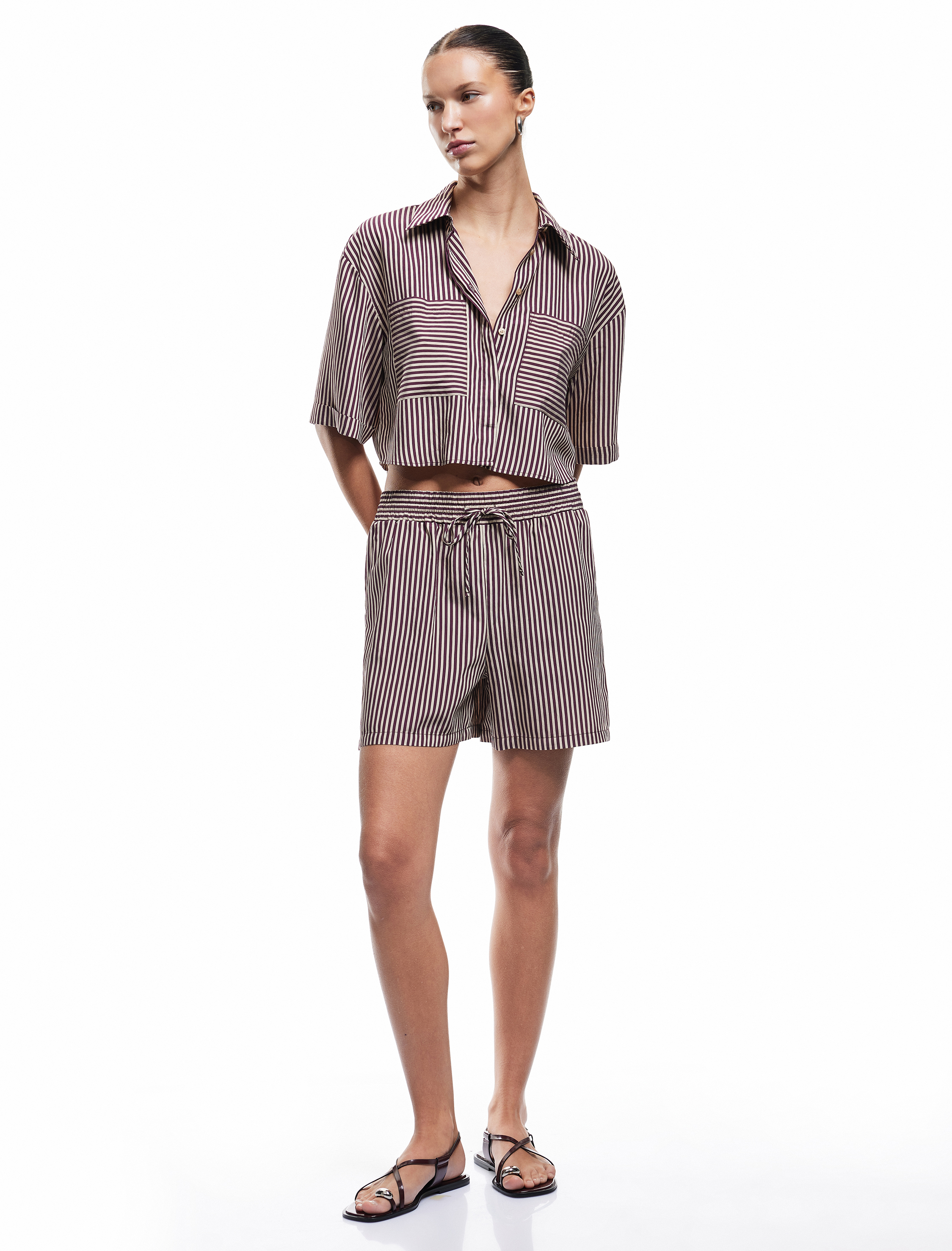   Viskon Kumaş Klasik Yaka Cepli Kısa Kollu Crop Oversize Gömlek