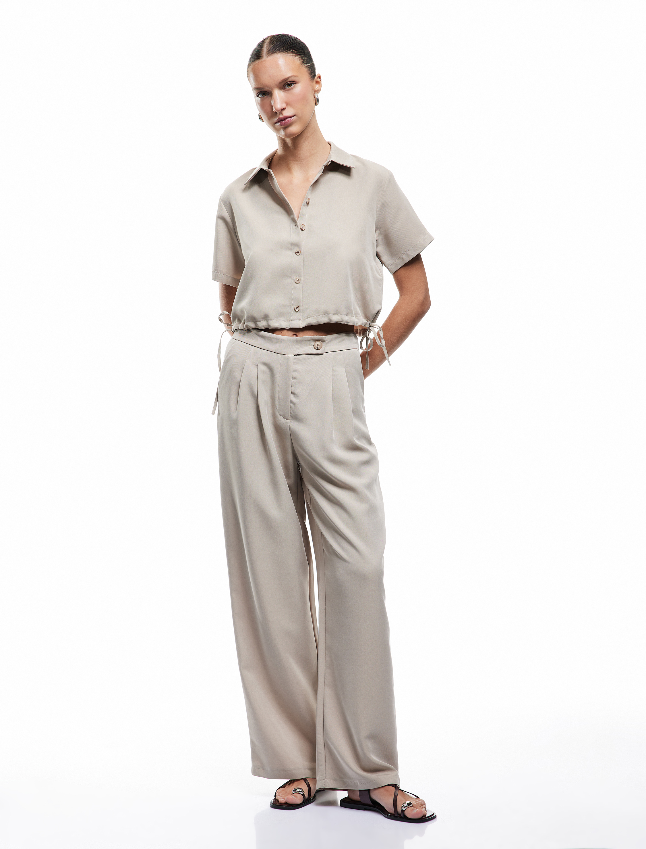   Klasik Yaka Modal Kumaş Kısa Kollu Yanları Bağcıklı Crop Gömlek