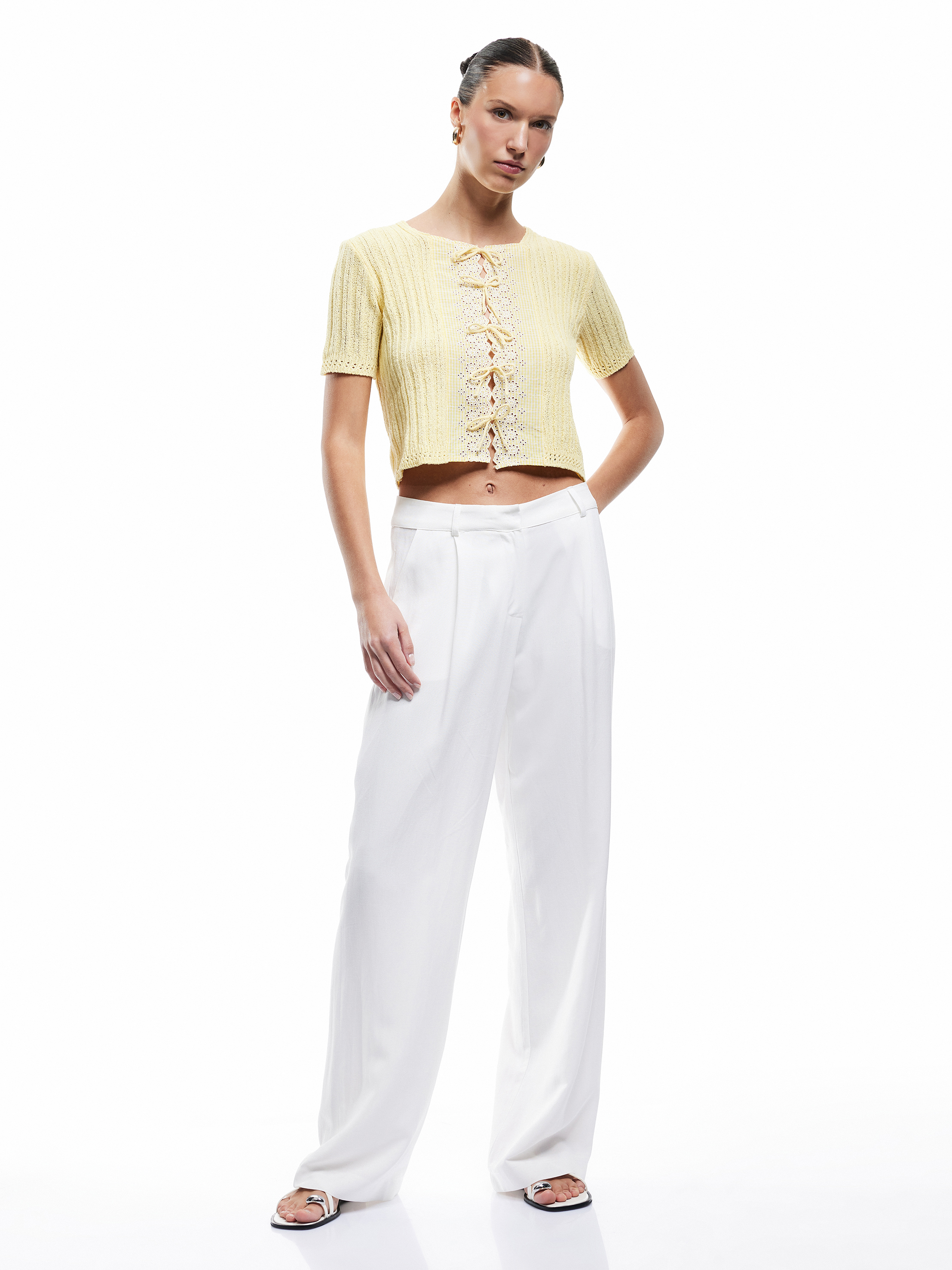   Kısa Kollu Bisiklet Yaka Bağlamalı Fiyonk Detaylı Triko Hırka