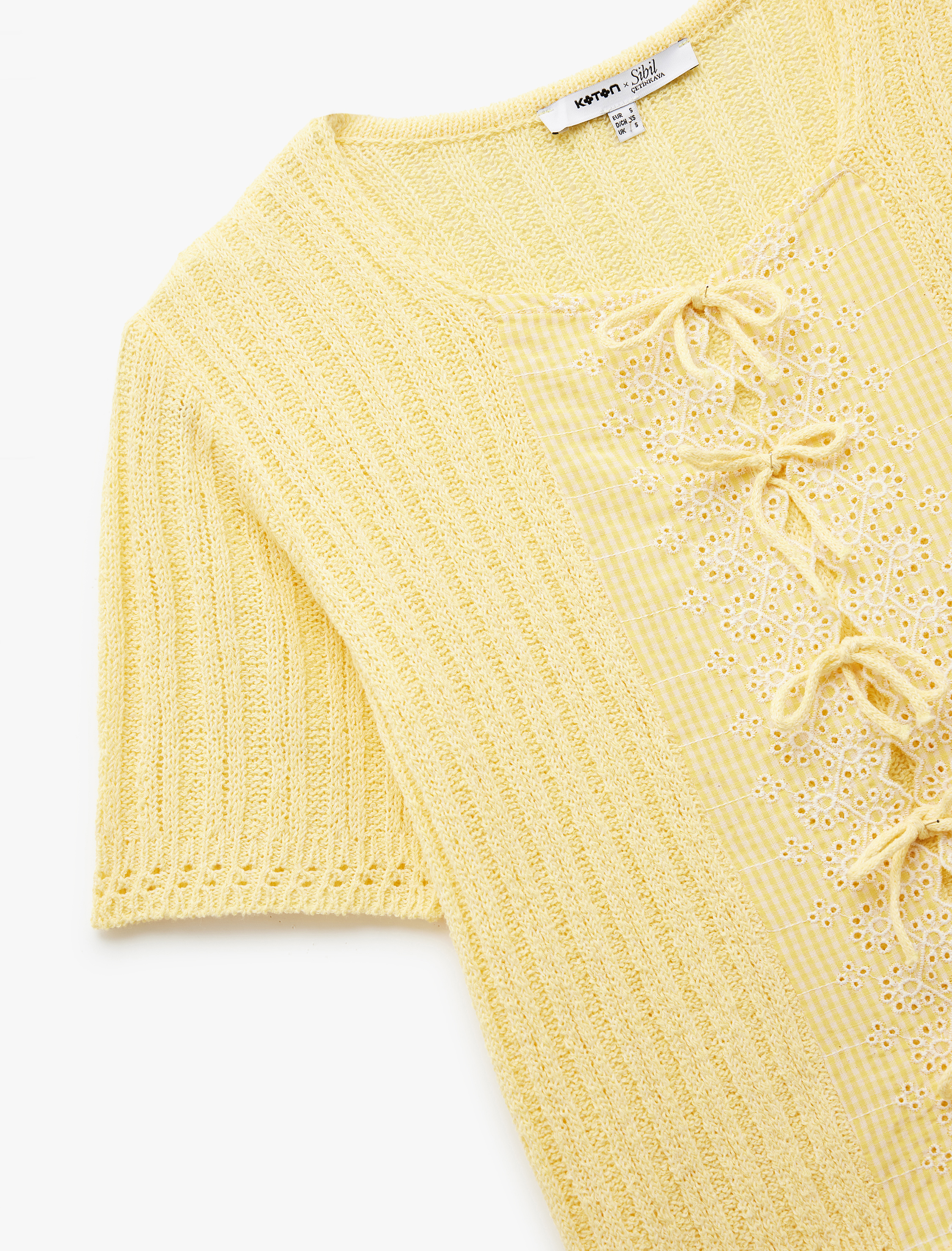   Kısa Kollu Bisiklet Yaka Bağlamalı Fiyonk Detaylı Triko Hırka