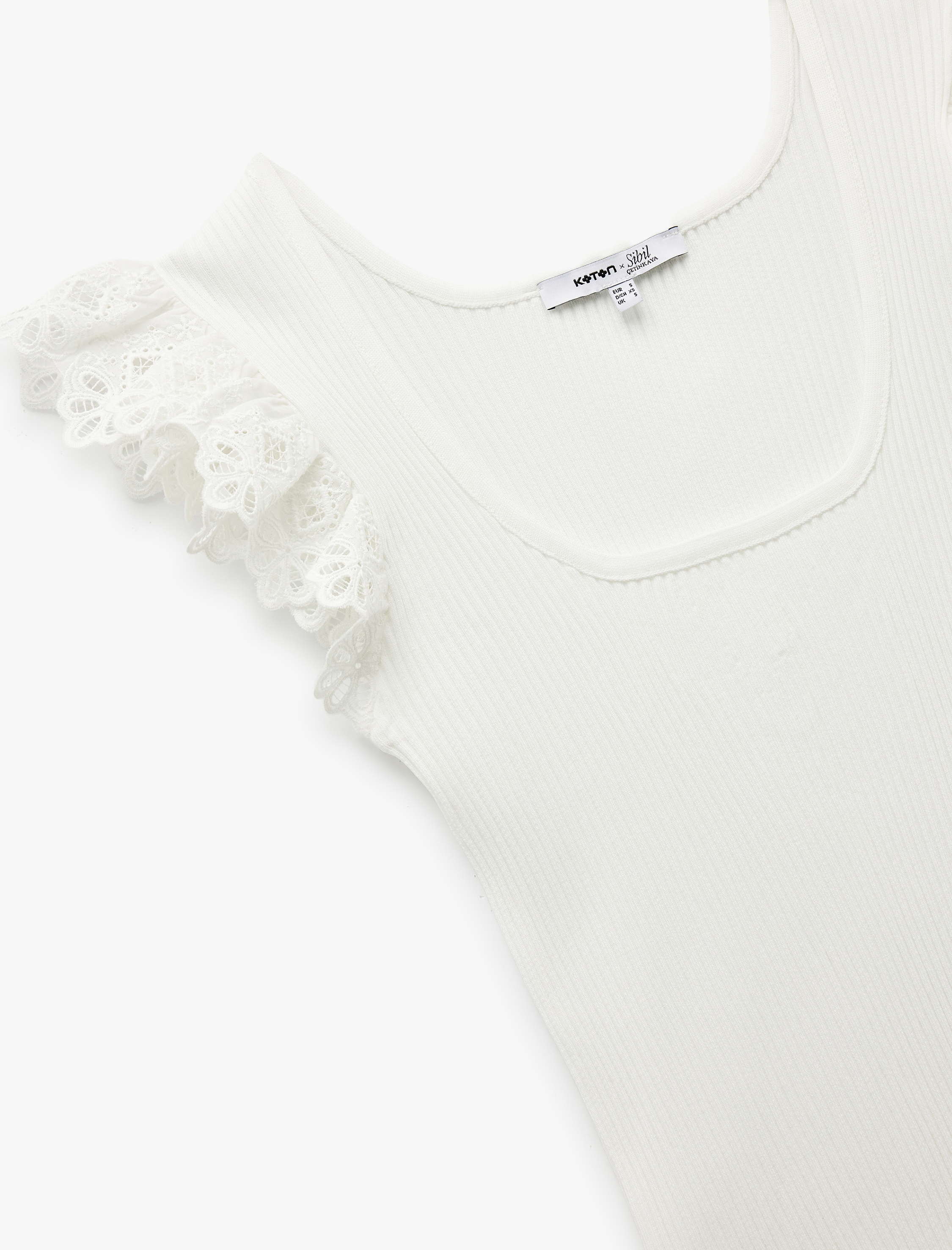   Kolsuz Brodeli Fırfır Detaylı Triko Bluz