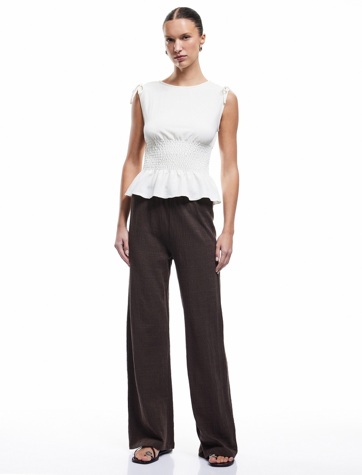  Slim Fit Bürümcük Kumaş Gipeli Kayık Yaka Kolsuz Bluz